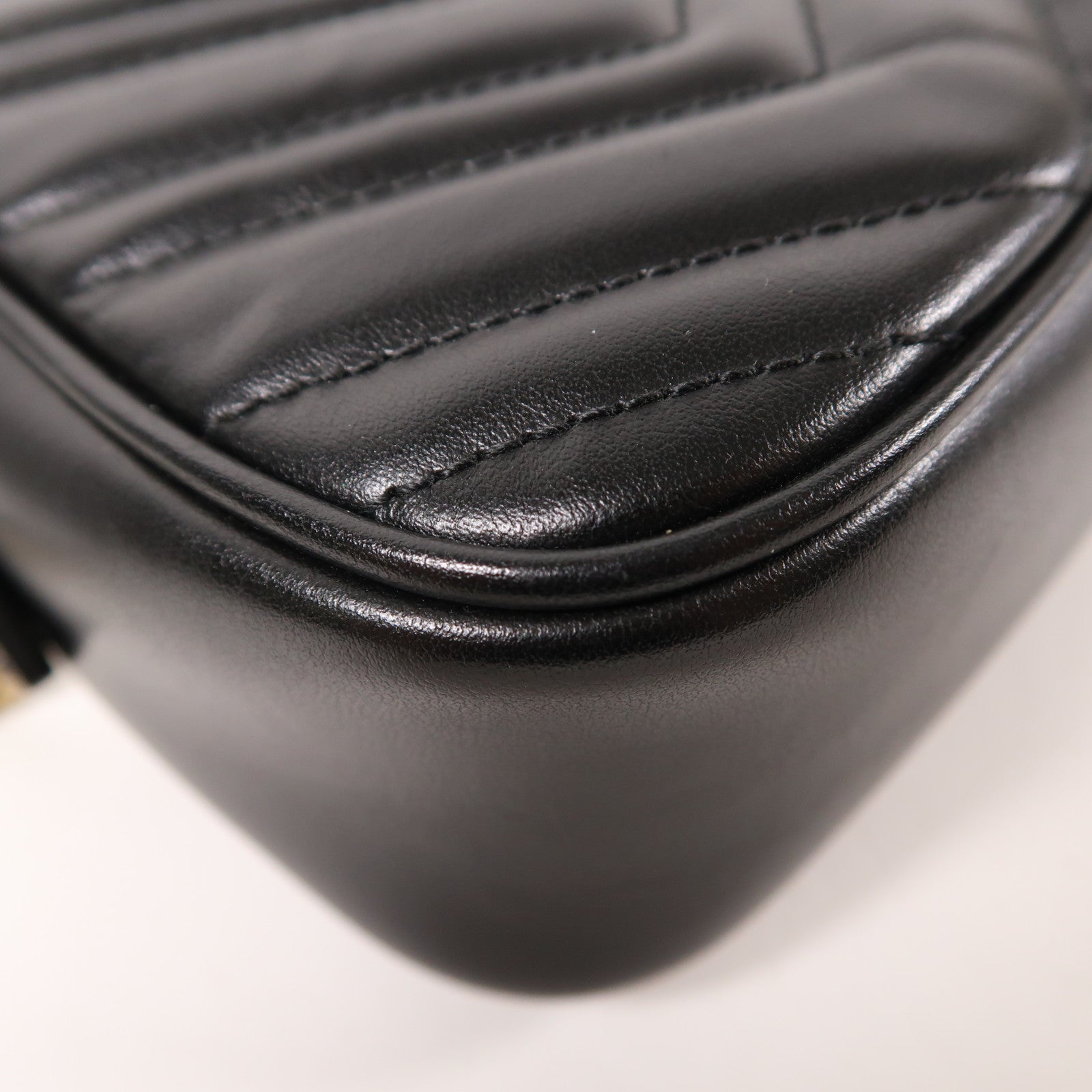 GUCCI 皮革GG Marmont Small Camera Bag金扣肩背袋