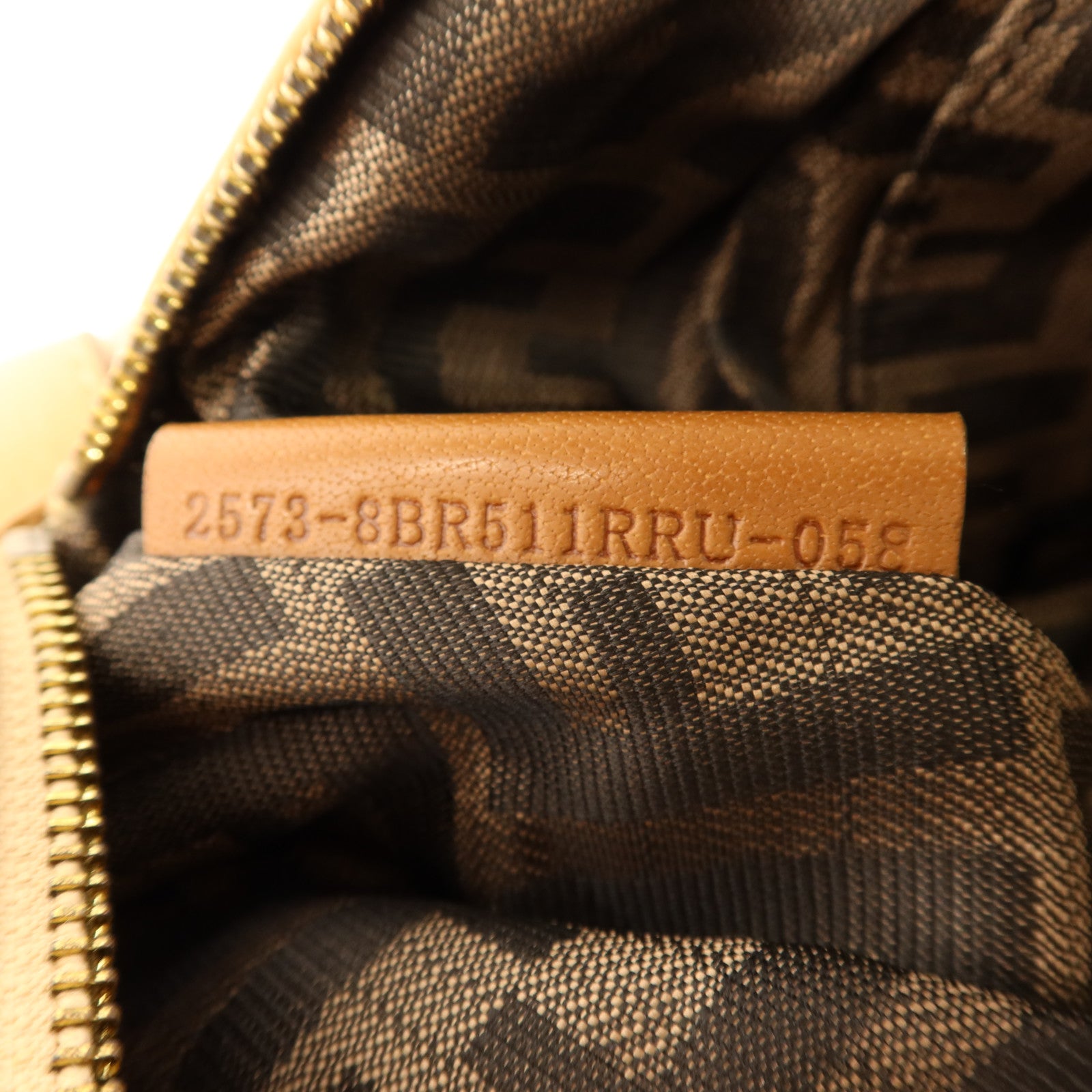FENDI 牛皮皮革Shoulder Bag金扣肩背袋