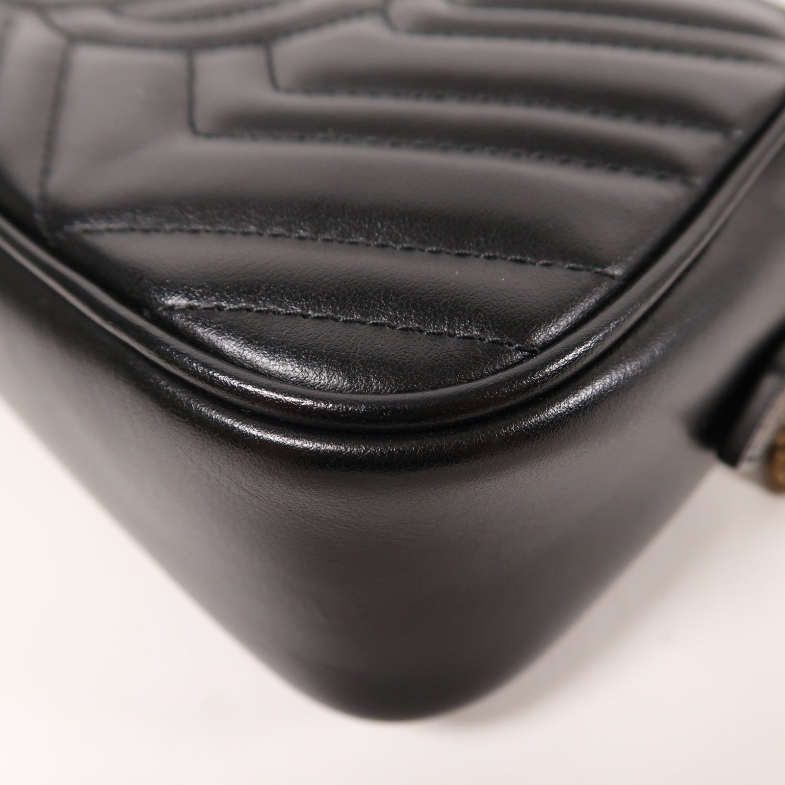 GUCCI 皮革GG Marmont Small Camera Bag金扣肩背袋