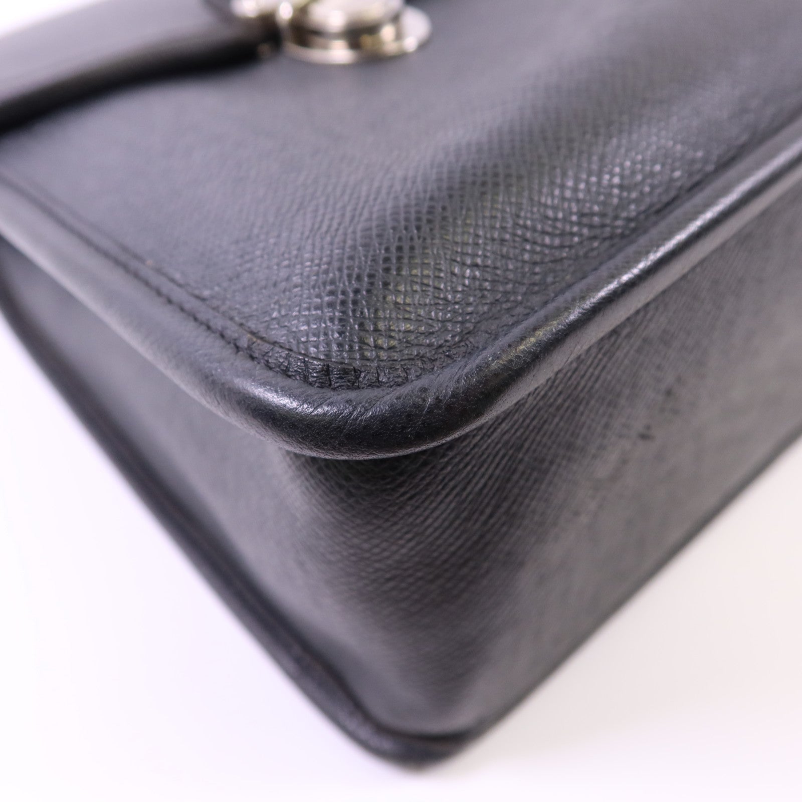 LOUIS VUITTON Taiga Anton Messenger Bag銀扣公事包