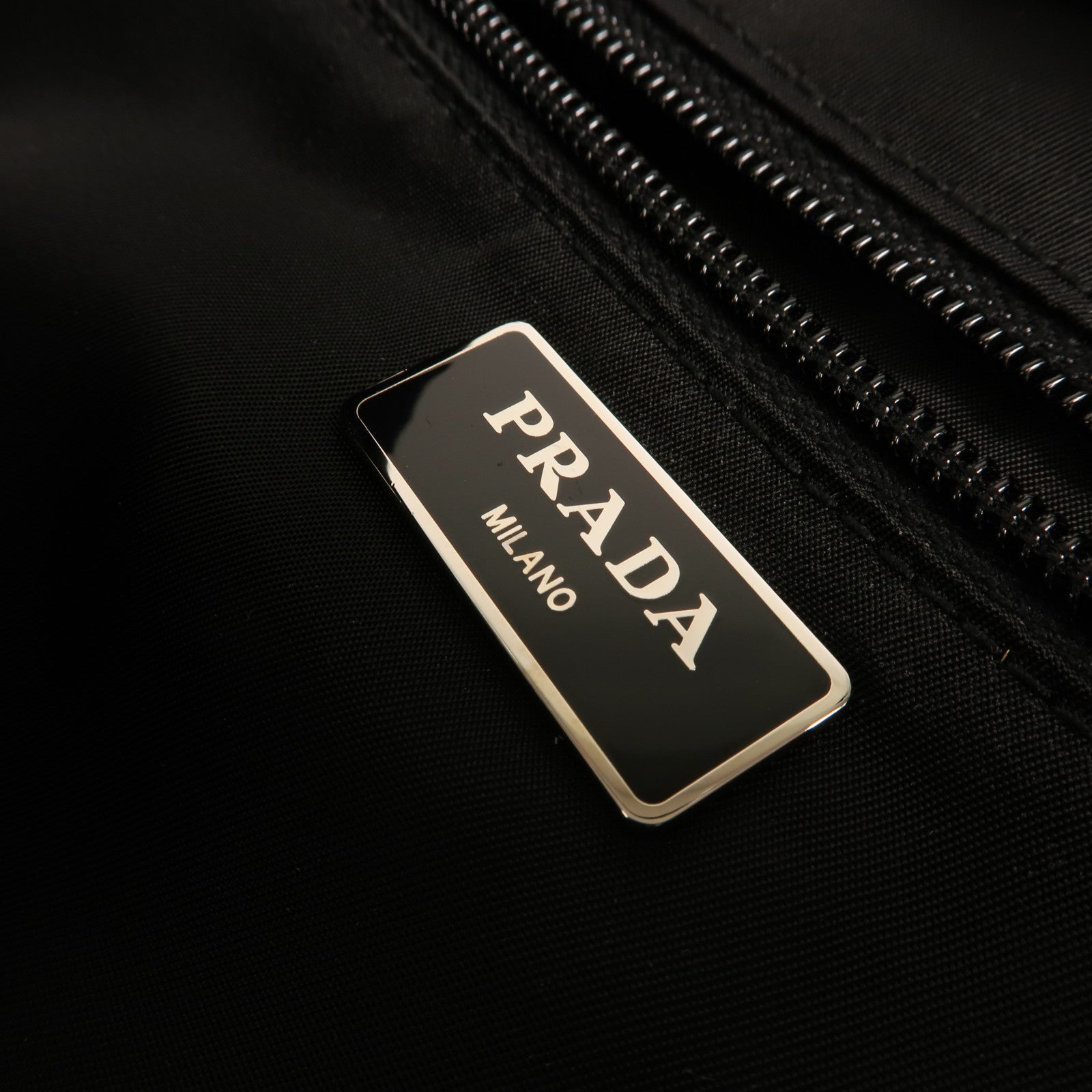 PRADA 尼龍Rucksack銀扣背包