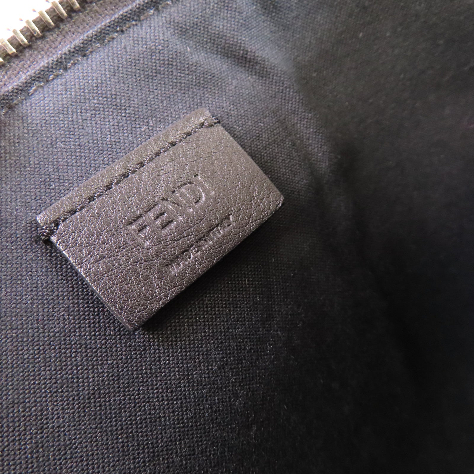 FENDI 【激減優惠】牛皮皮革Monster Shoulder Bag銀扣肩背袋黑色