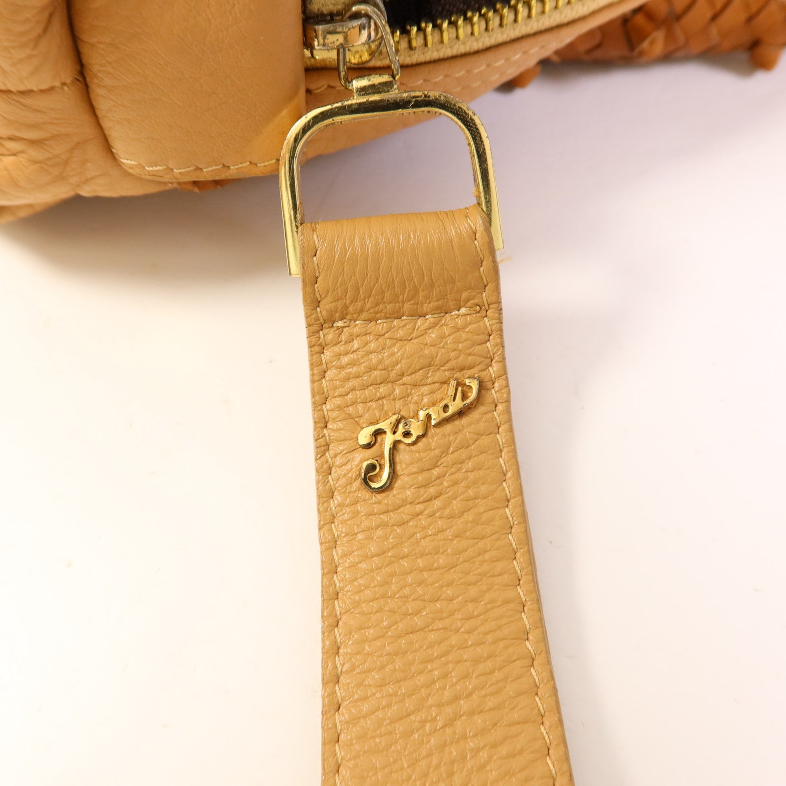 FENDI 牛皮皮革Shoulder Bag金扣肩背袋