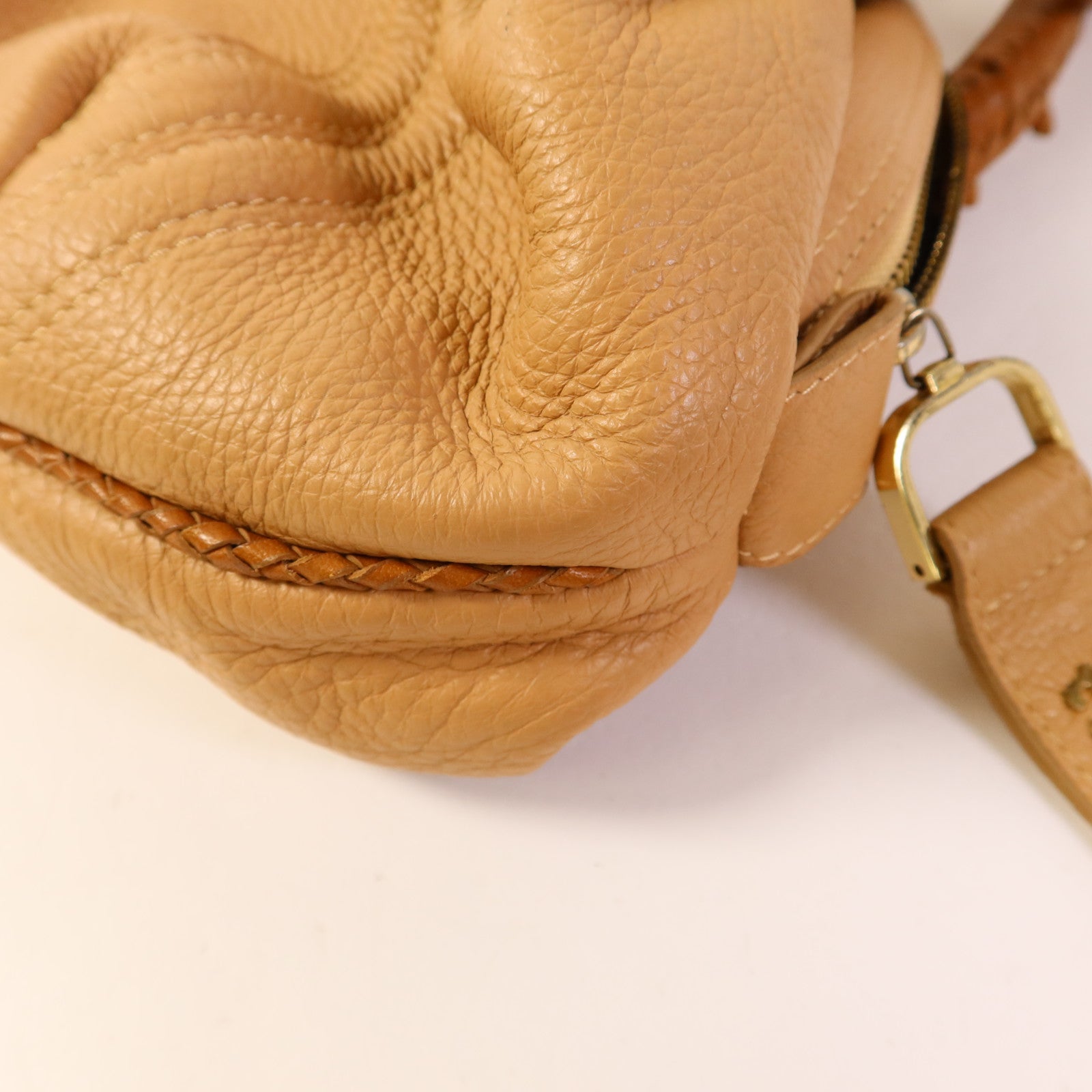 FENDI 牛皮皮革Shoulder Bag金扣肩背袋