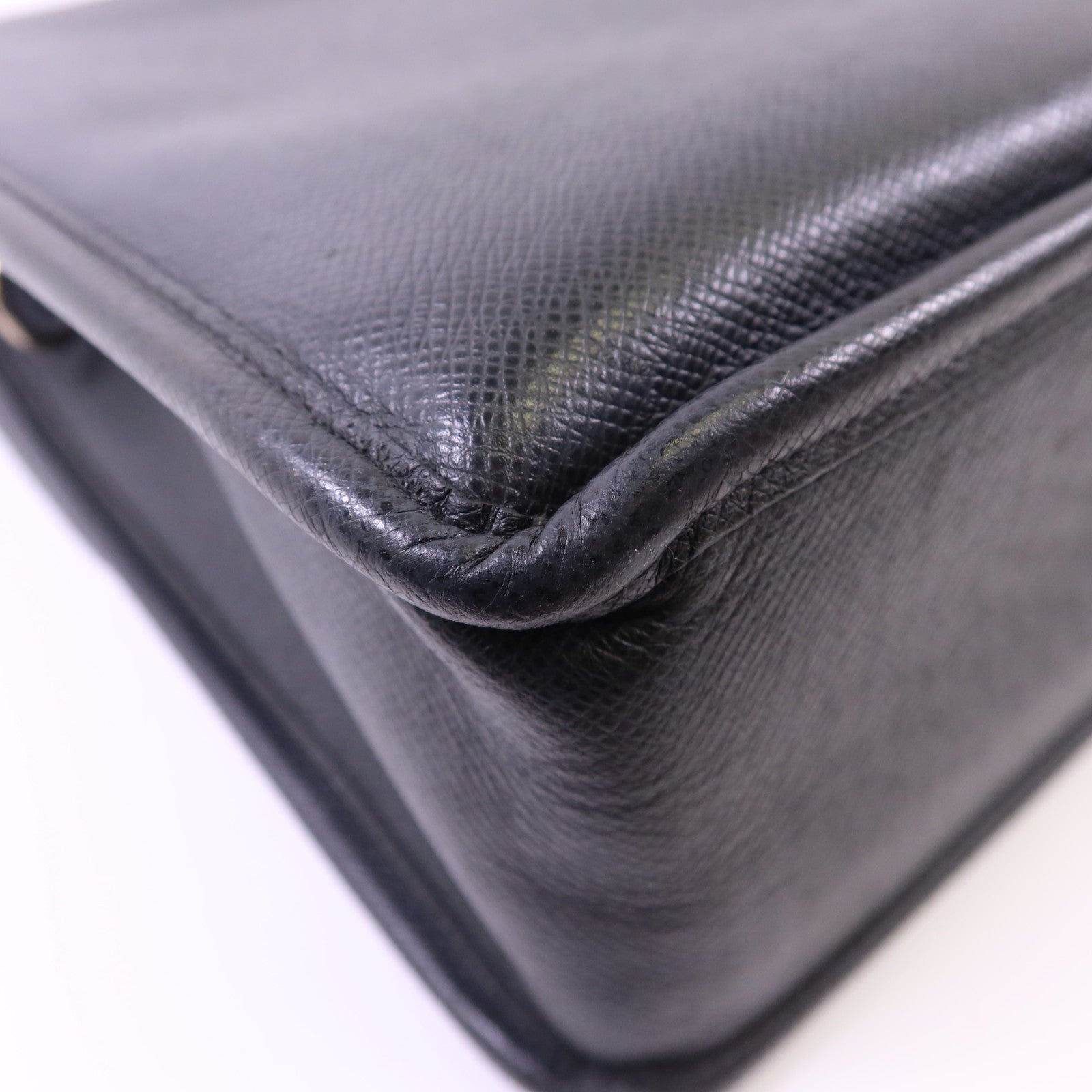 LOUIS VUITTON Taiga Anton Messenger Bag銀扣公事包