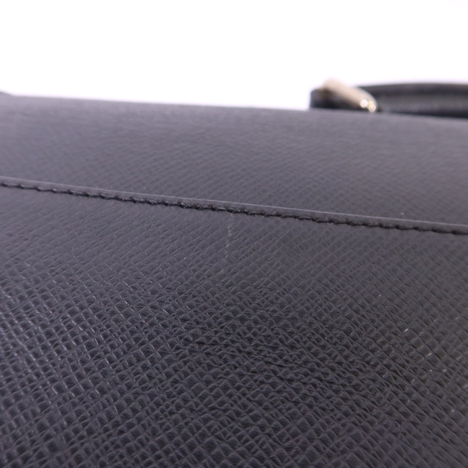 LOUIS VUITTON Taiga Anton Messenger Bag銀扣公事包