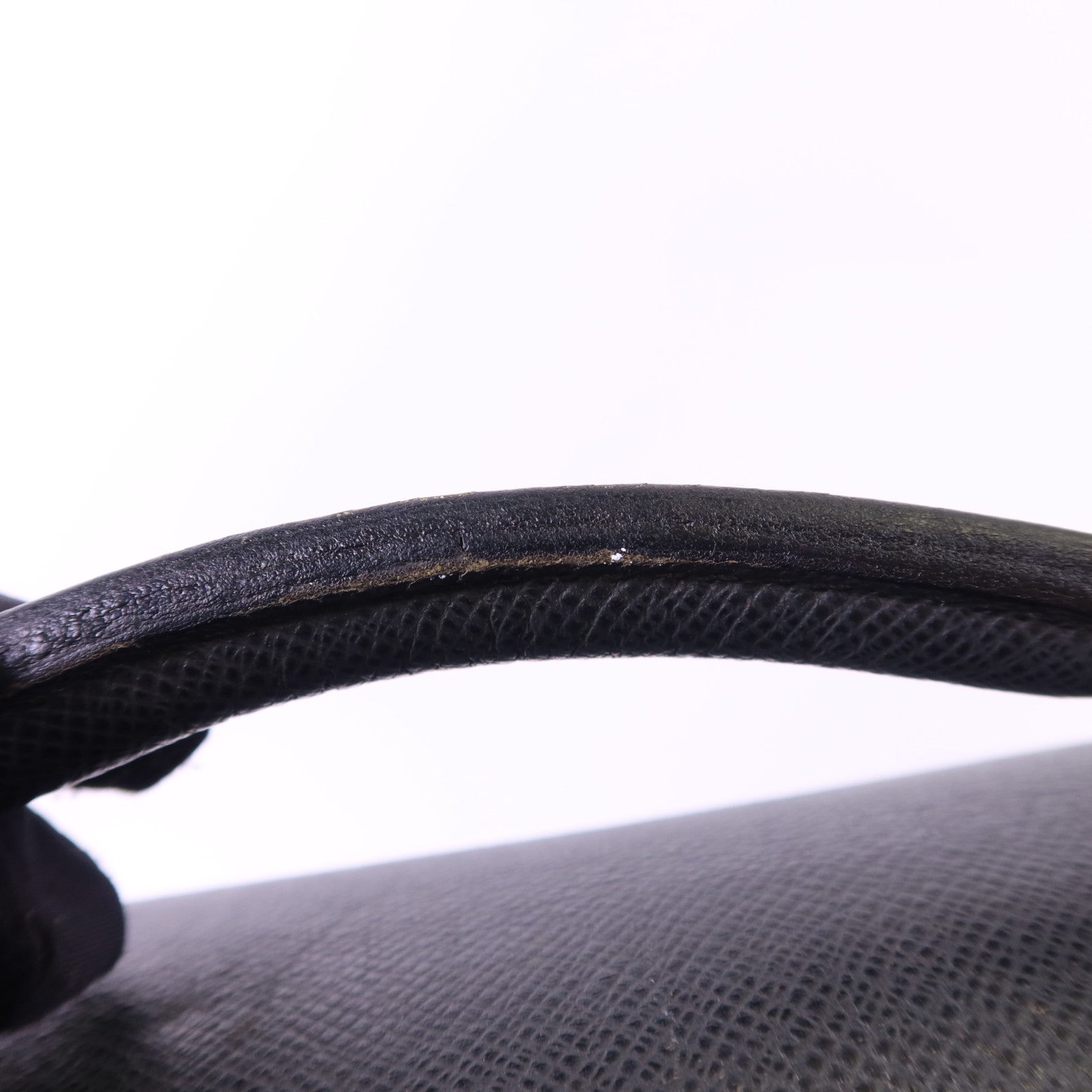 LOUIS VUITTON Taiga Anton Messenger Bag銀扣公事包