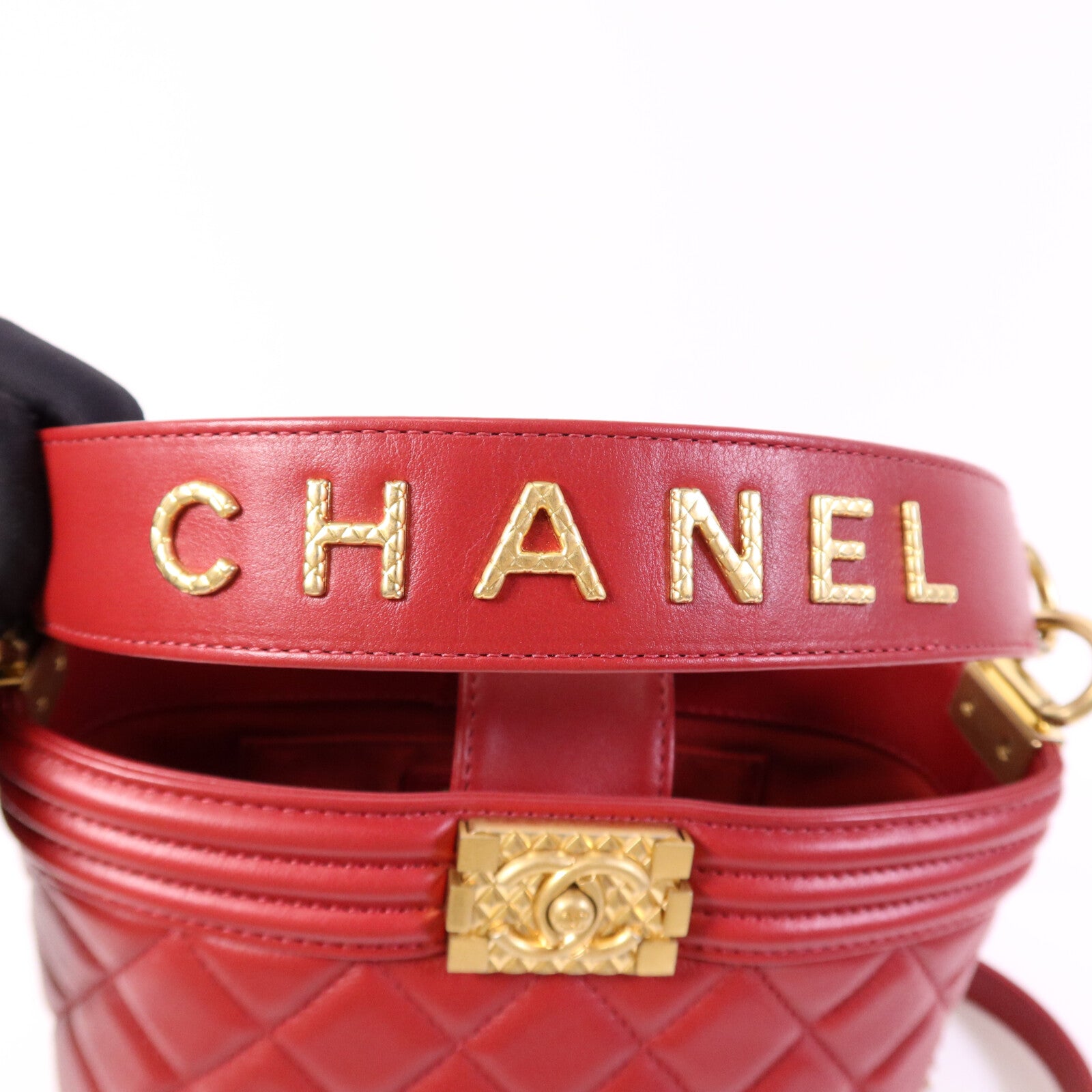 CHANEL 【激減優惠】羊皮皮革Bucket Bag金扣鏈帶手挽肩背兩用袋