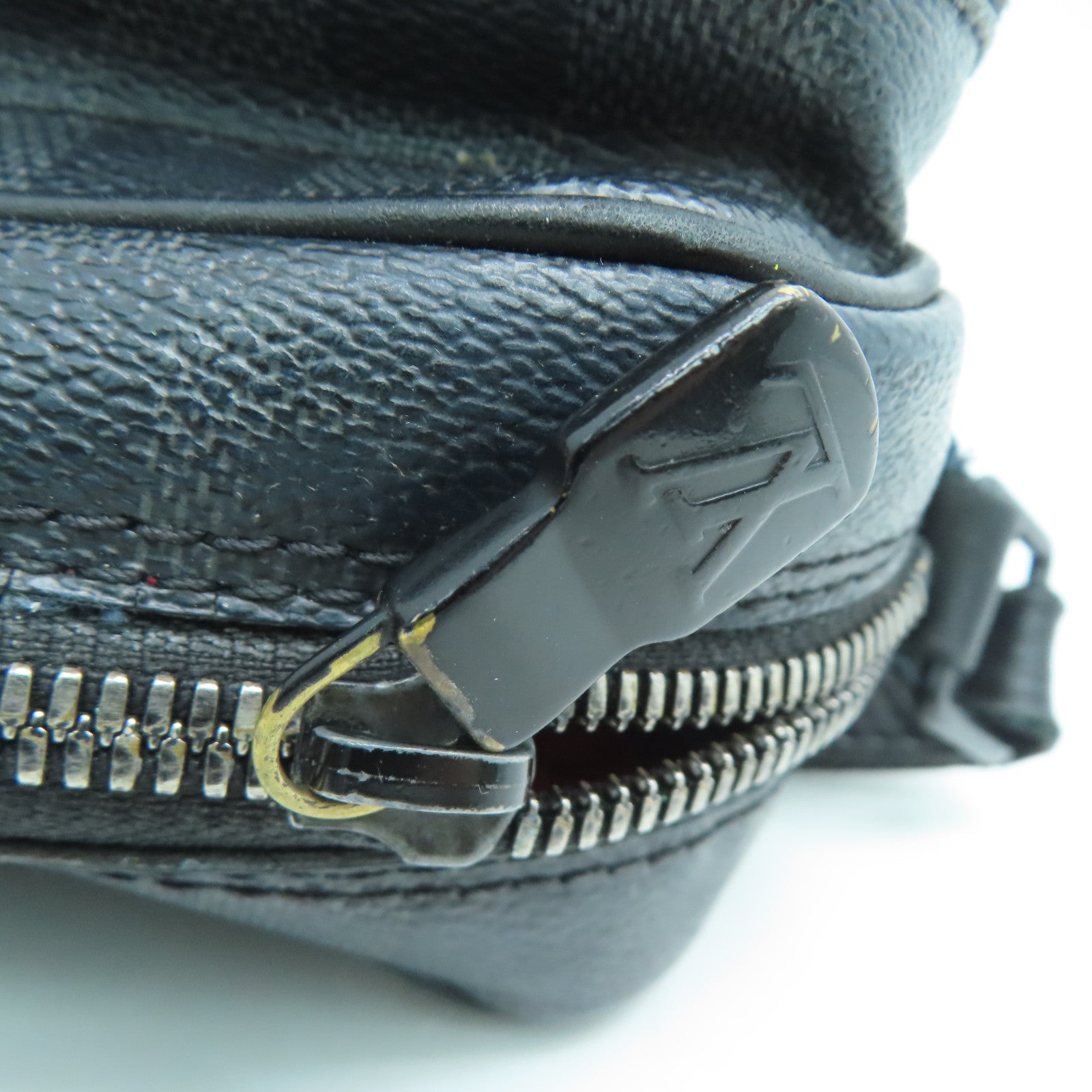 LOUIS VUITTON Damier Graphite Utility Messenger Bag肩背袋黑色