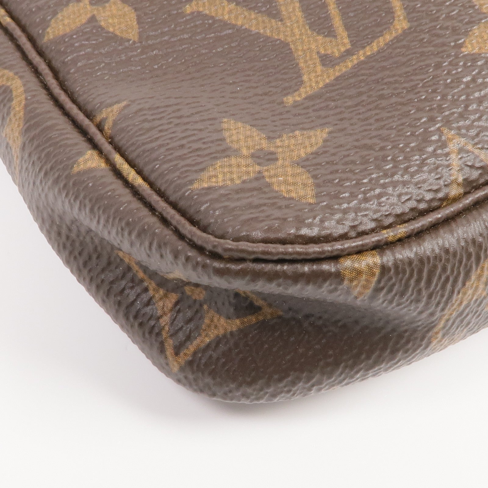 LOUIS VUITTON Monogram Mini Pochette Accessoires金扣手挽袋