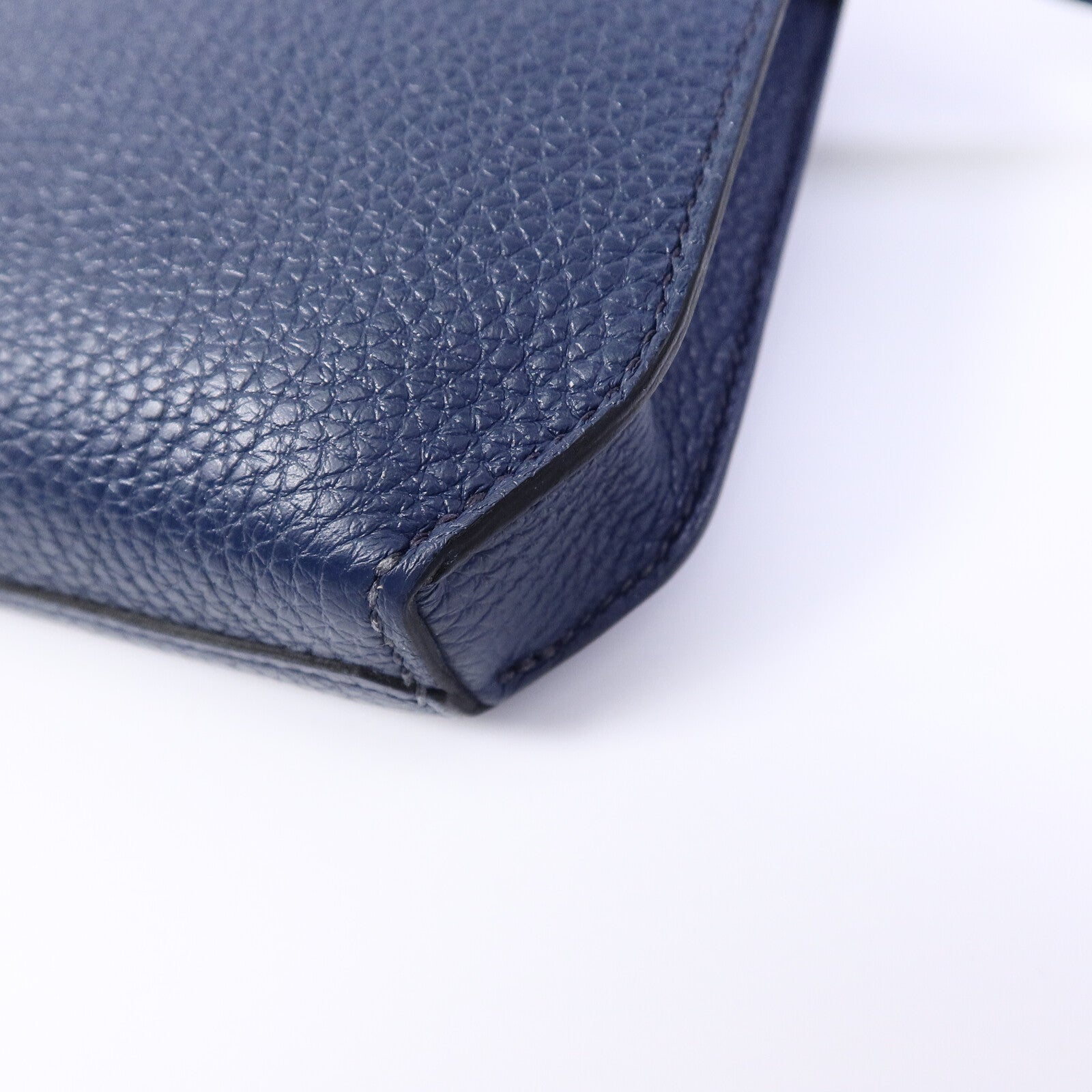 HERMES Togo皮革Kelly Depeches 25手拿包Deep Bleu