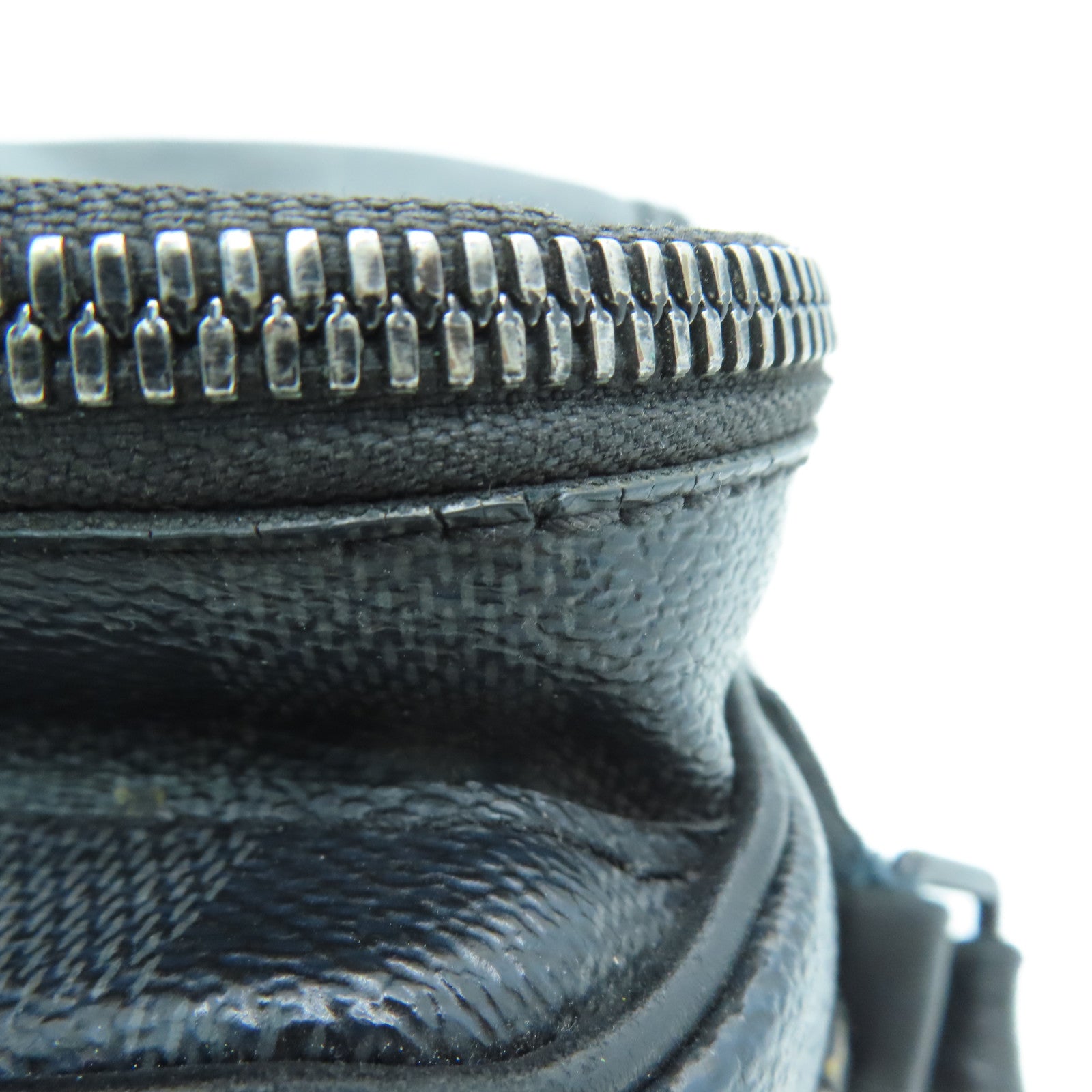 LOUIS VUITTON Damier Graphite Utility Messenger Bag肩背袋黑色