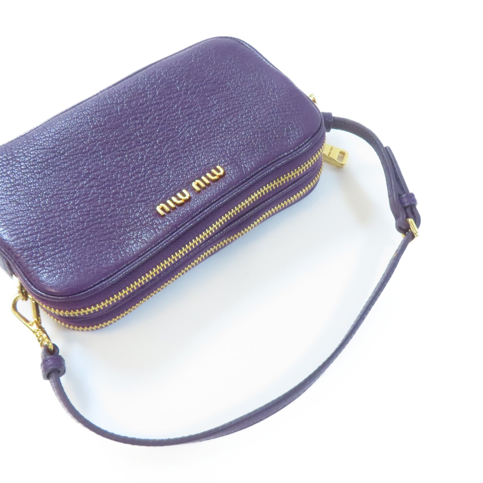 Miu Miu 牛皮皮革Pouch金扣手拿包紫色
