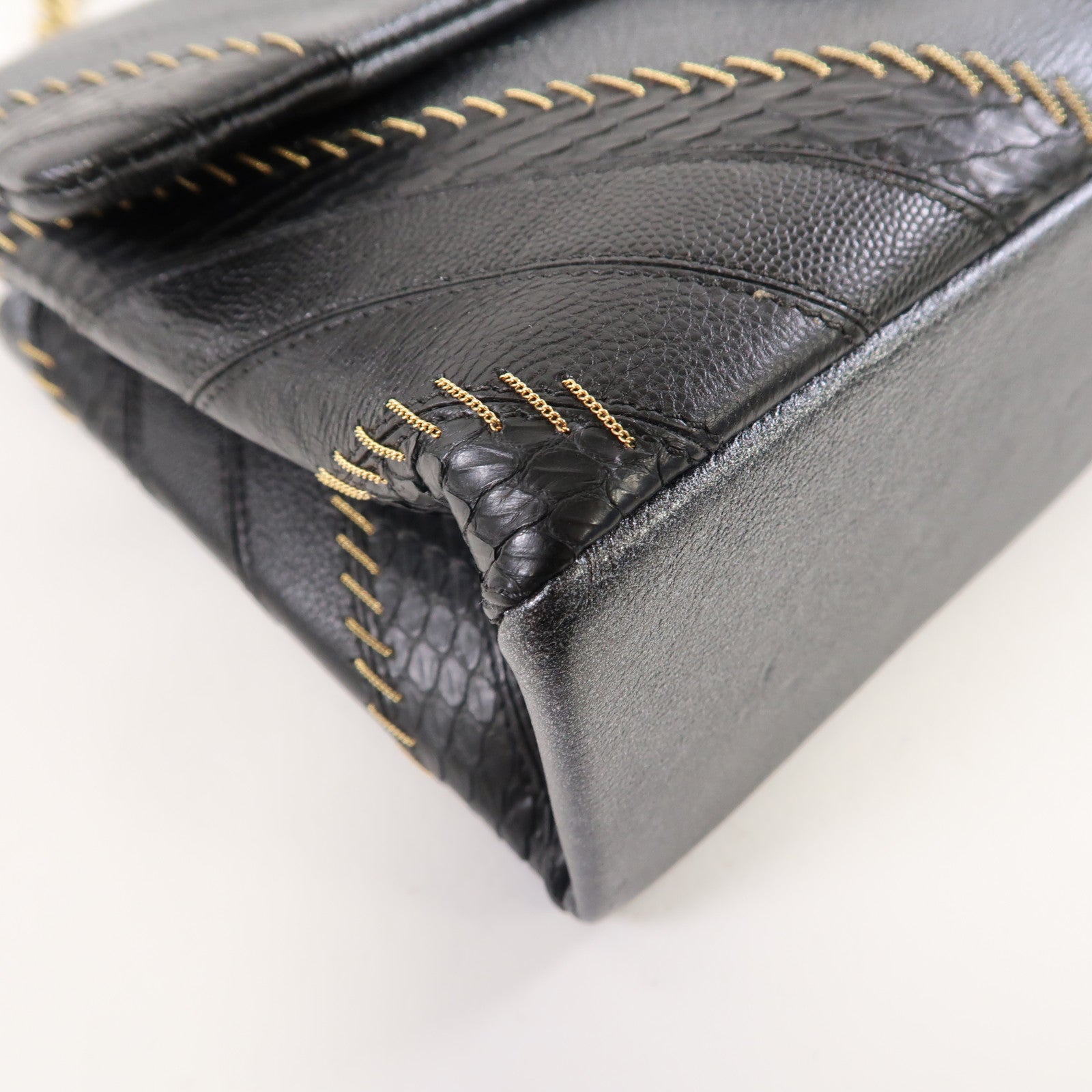 CHANEL 【激減優惠】牛皮皮革/蛇皮皮革Shoulder Bag金扣鏈帶肩背袋黑色