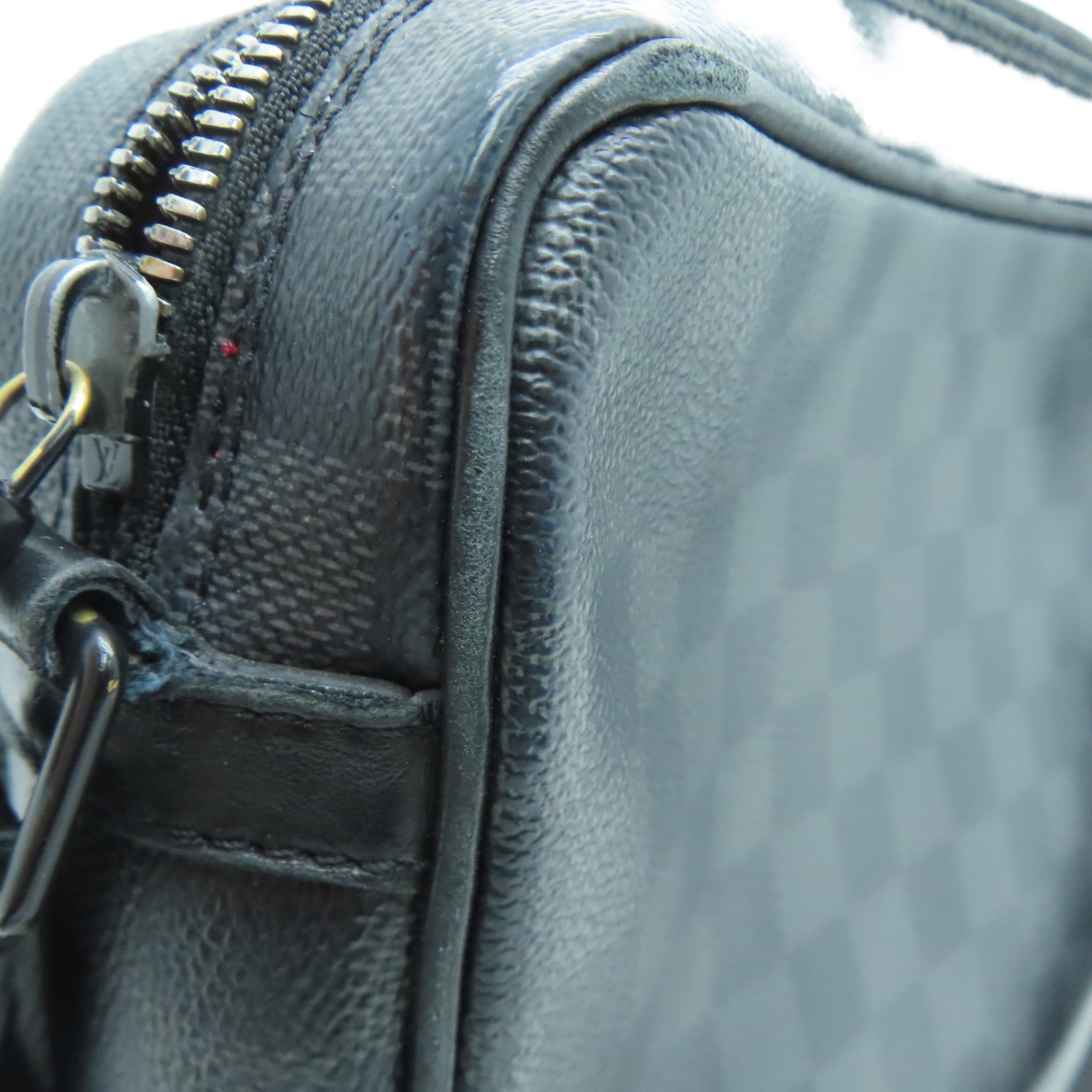 LOUIS VUITTON Damier Graphite Utility Messenger Bag肩背袋黑色