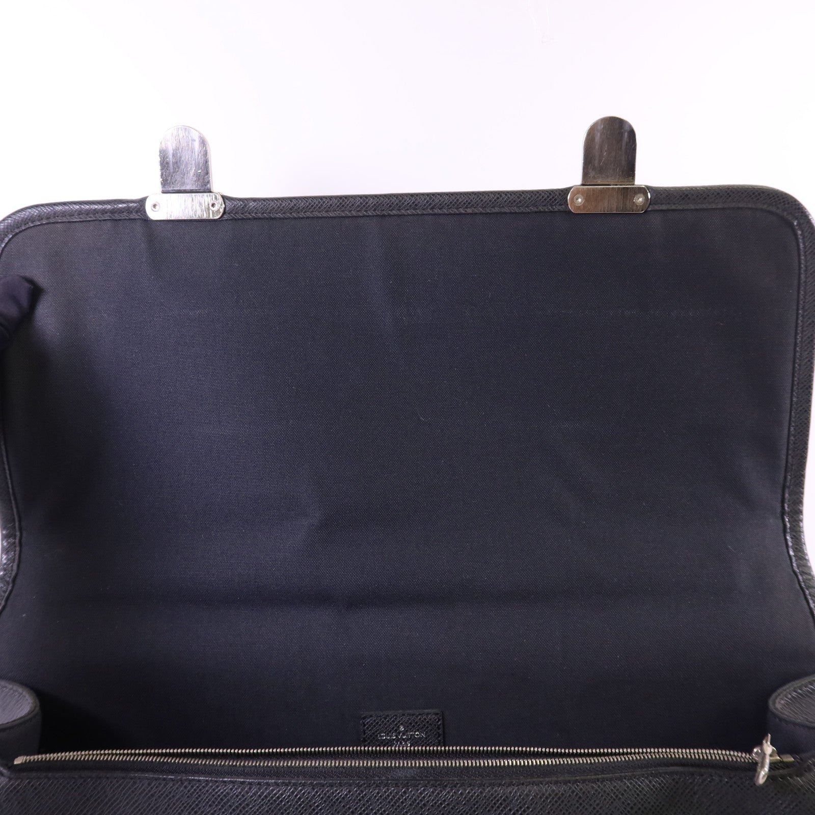 LOUIS VUITTON Taiga Anton Messenger Bag銀扣公事包