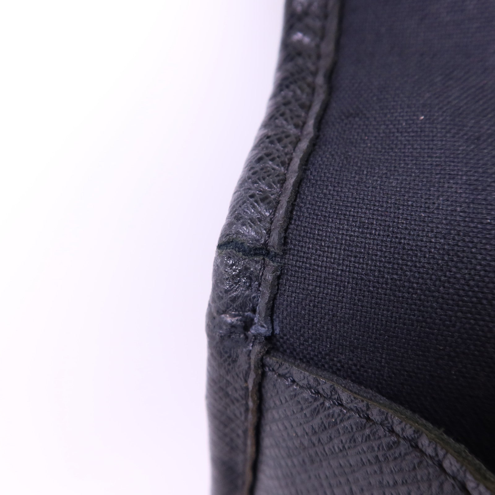 LOUIS VUITTON Taiga Anton Messenger Bag銀扣公事包