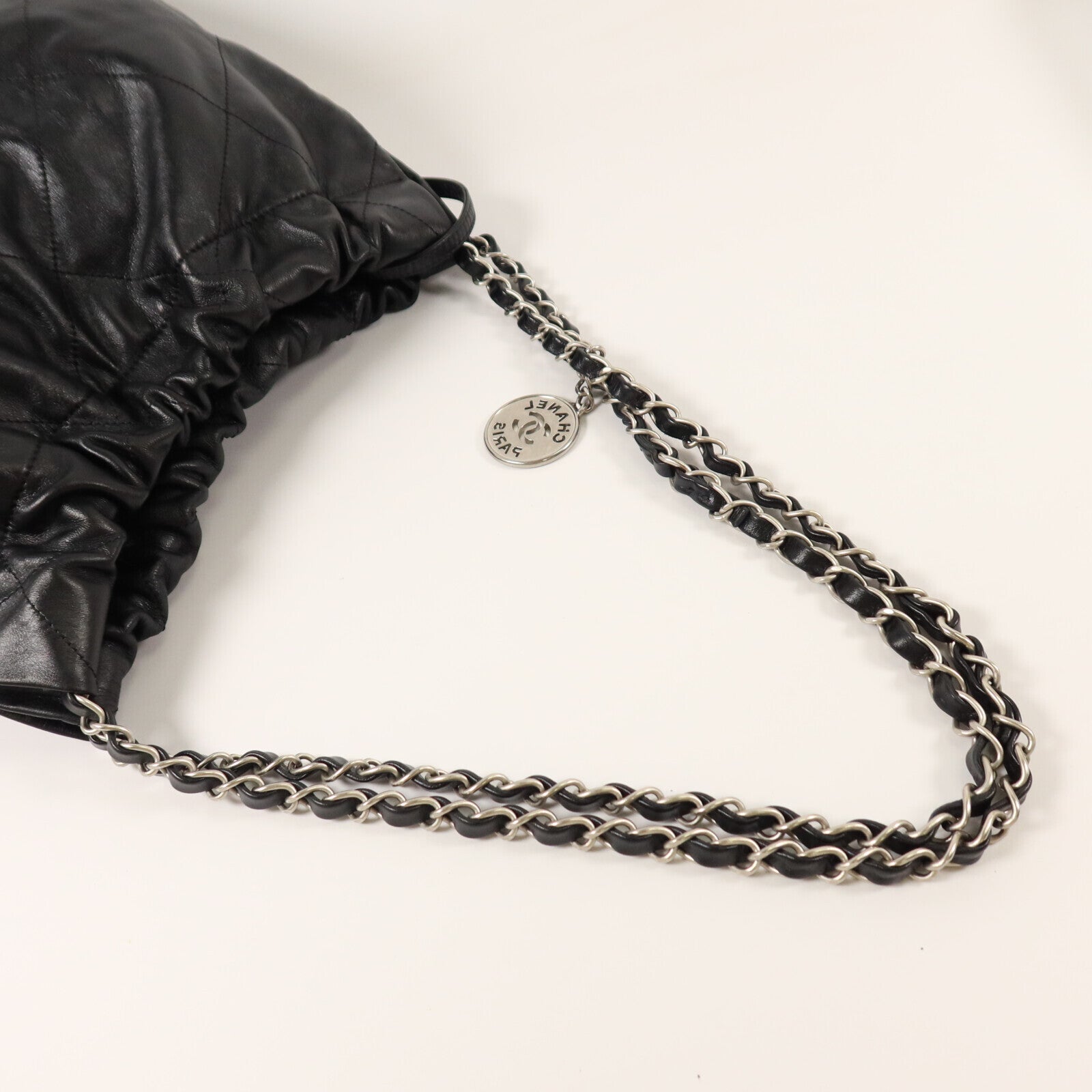 CHANEL 牛皮皮革Chanel 22 Small銀扣鏈帶肩背袋