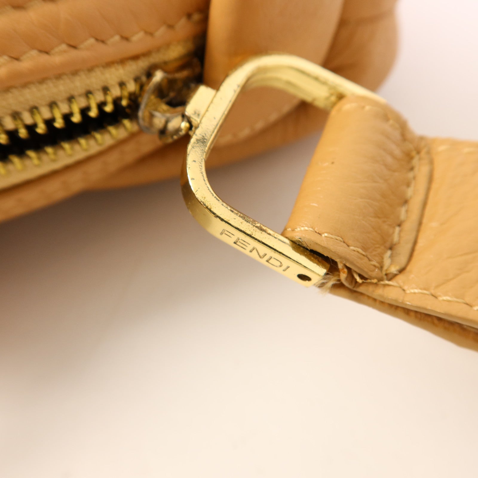 FENDI 牛皮皮革Shoulder Bag金扣肩背袋