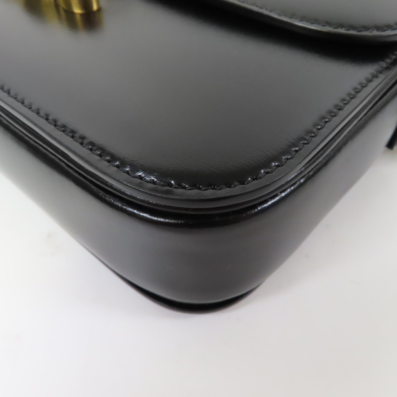 CELINE 牛皮皮革Triomphe Medium金扣肩背袋黑色