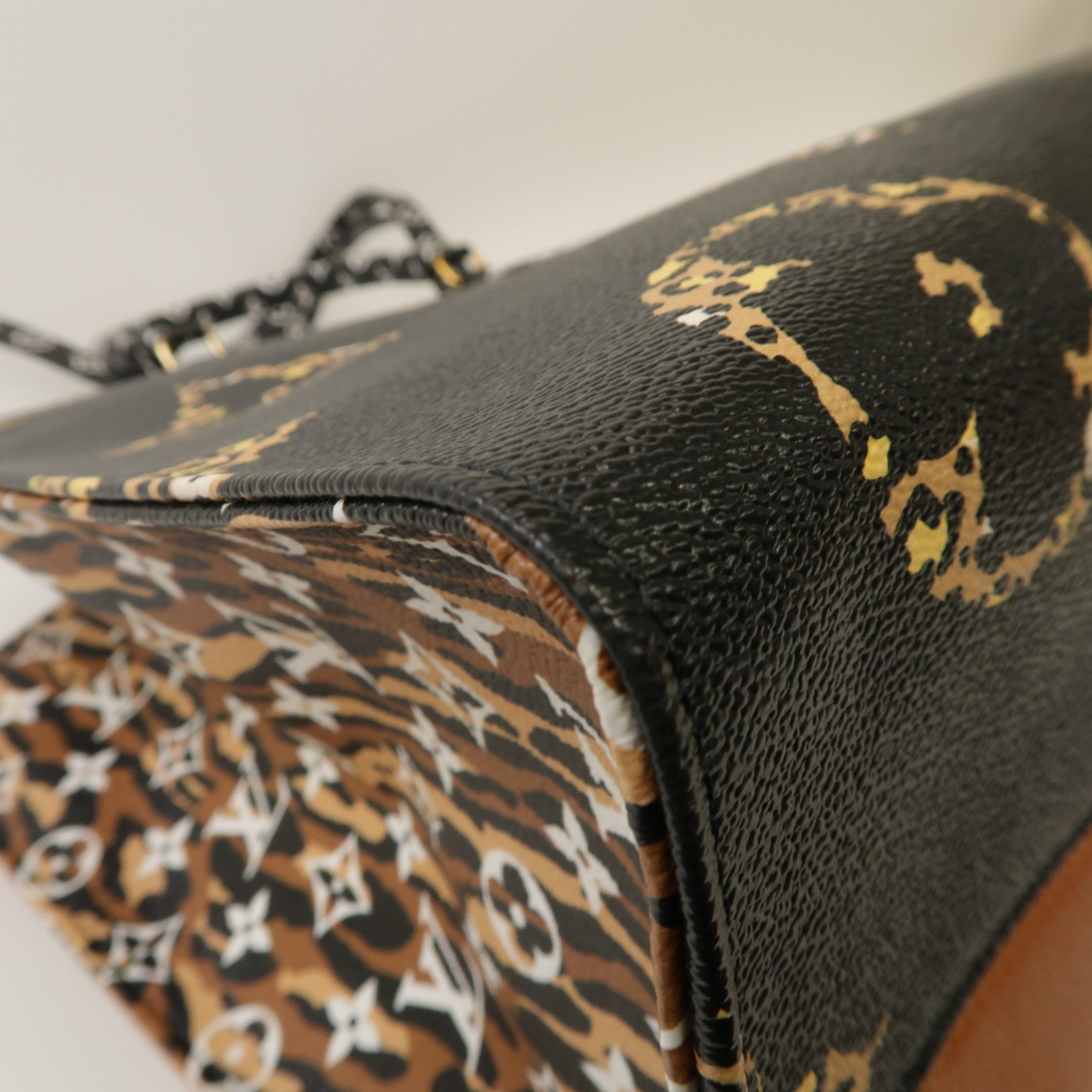 LOUIS VUITTON 【激減優惠】Monogram Jungle On The Go GM金扣手挽肩背兩用袋黑色/啡色