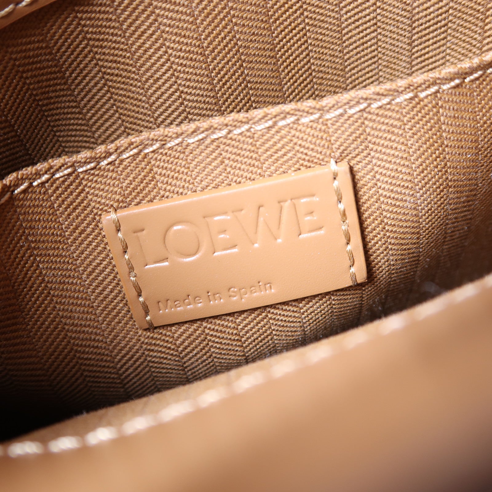 LOEWE 牛皮皮革Standard A5 Tote Bag金扣手挽肩背兩用袋啡色