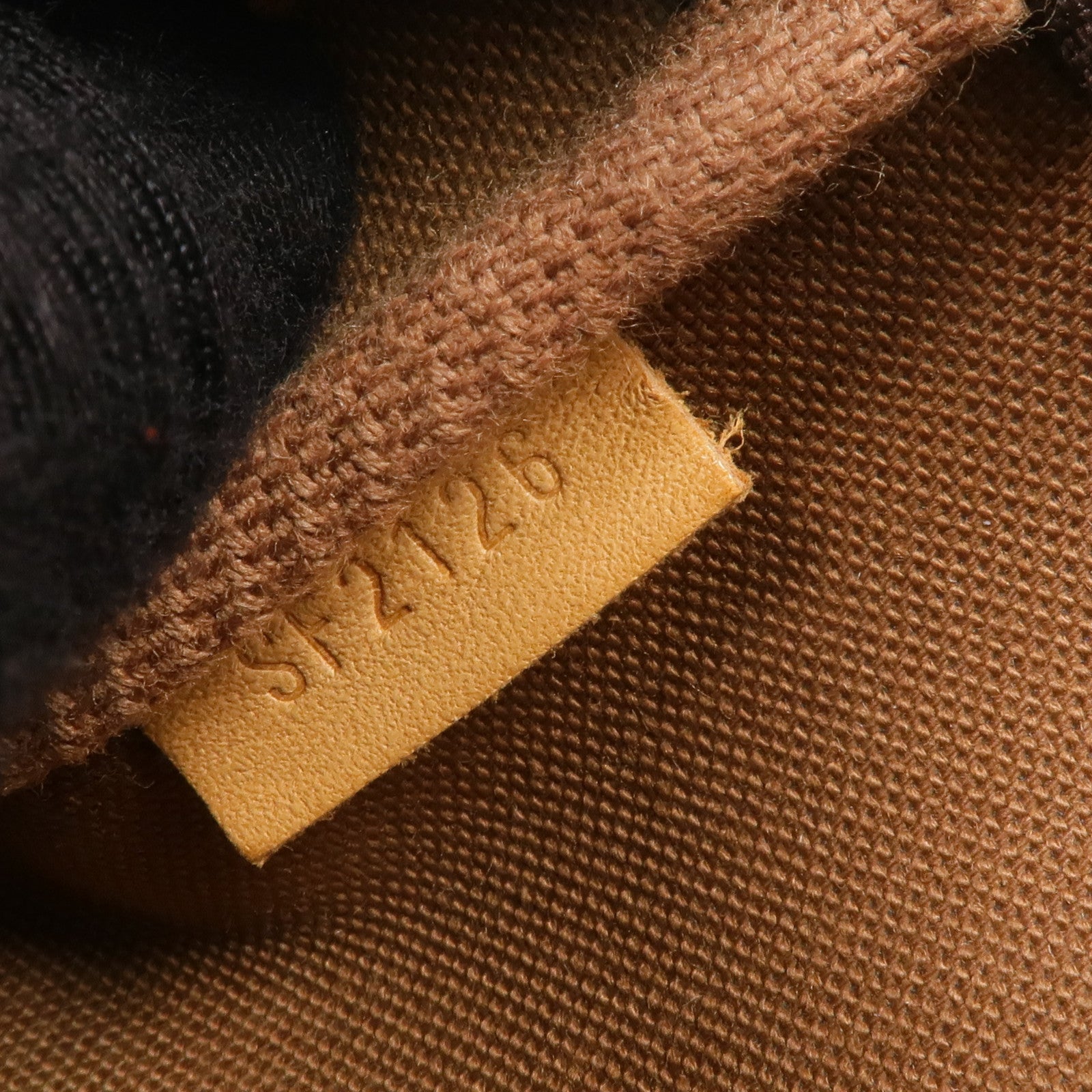 LOUIS VUITTON Monogram Mini Pochette Accessoires金扣手挽袋