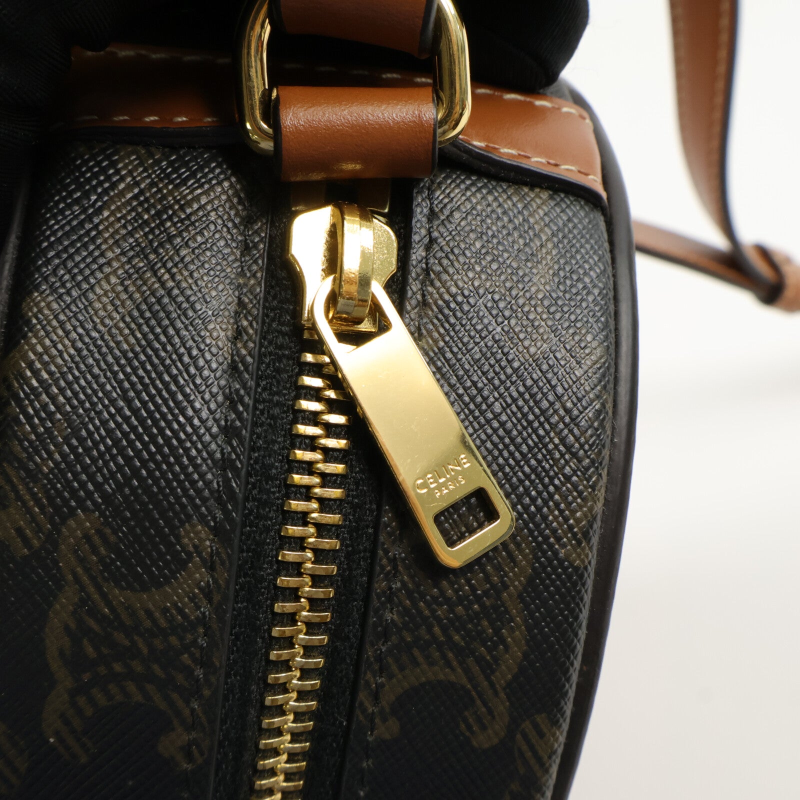 CELINE 牛皮皮革/塗層帆布Cuir Triomphe Oval肩背袋