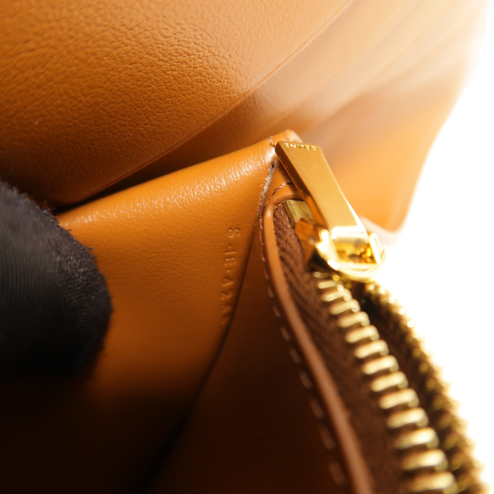 CELINE 牛皮皮革Medium Strap Wallet Nino錢包