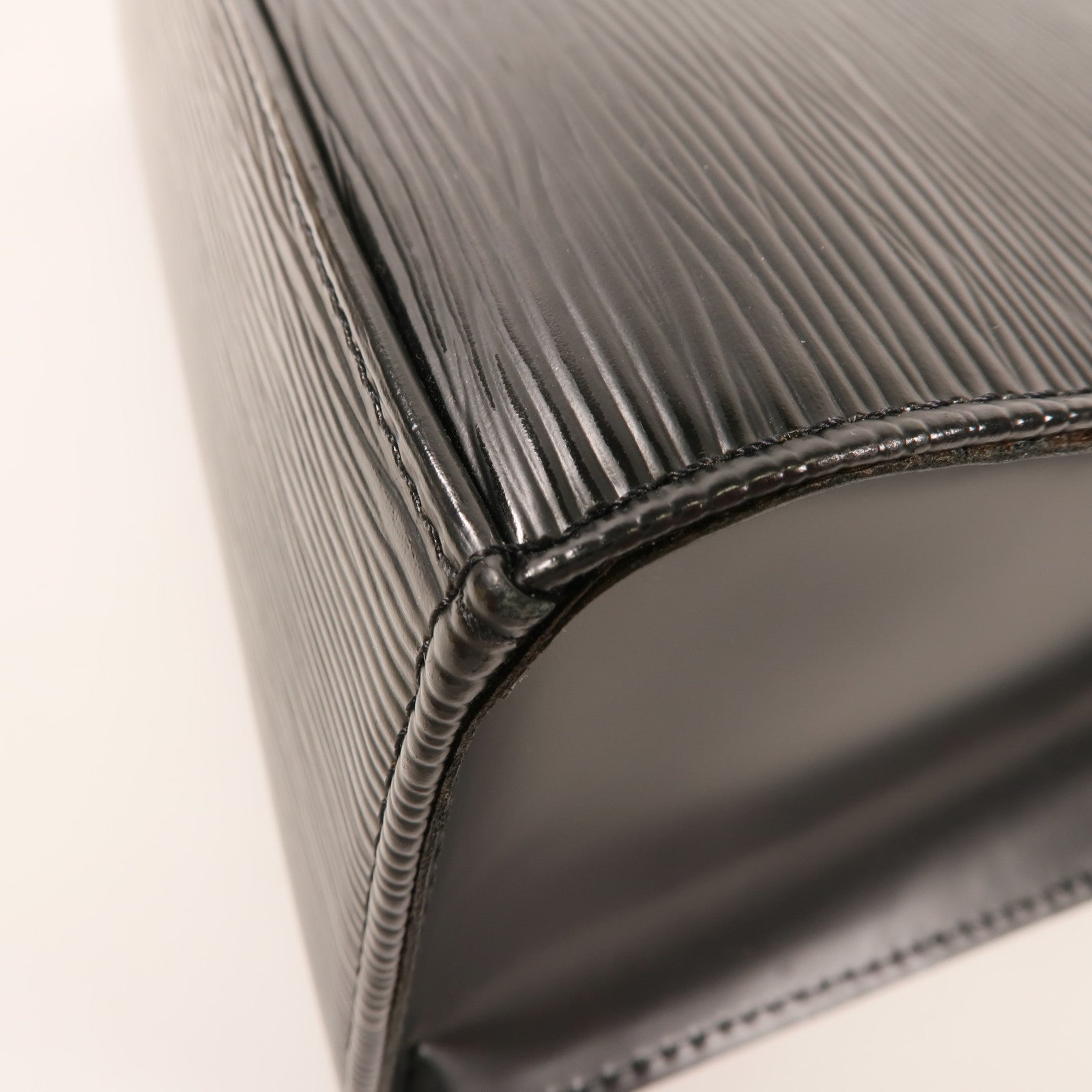 LOUIS VUITTON Epi Croistte PM金扣手挽袋