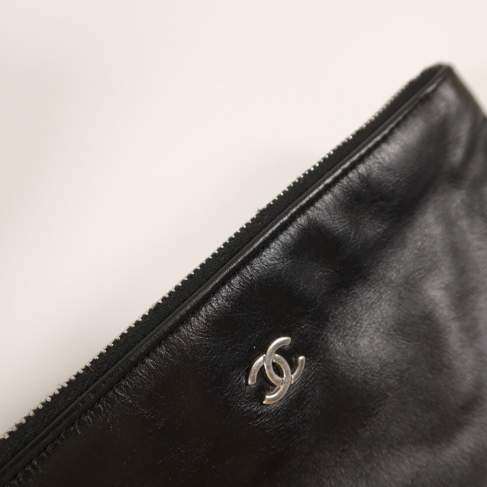 CHANEL 牛皮皮革Chanel 22 Small銀扣鏈帶肩背袋