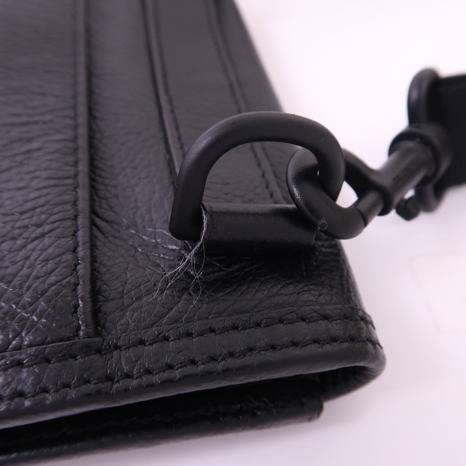 BALENCIAGA 牛皮皮革Explorer Pouch肩背袋