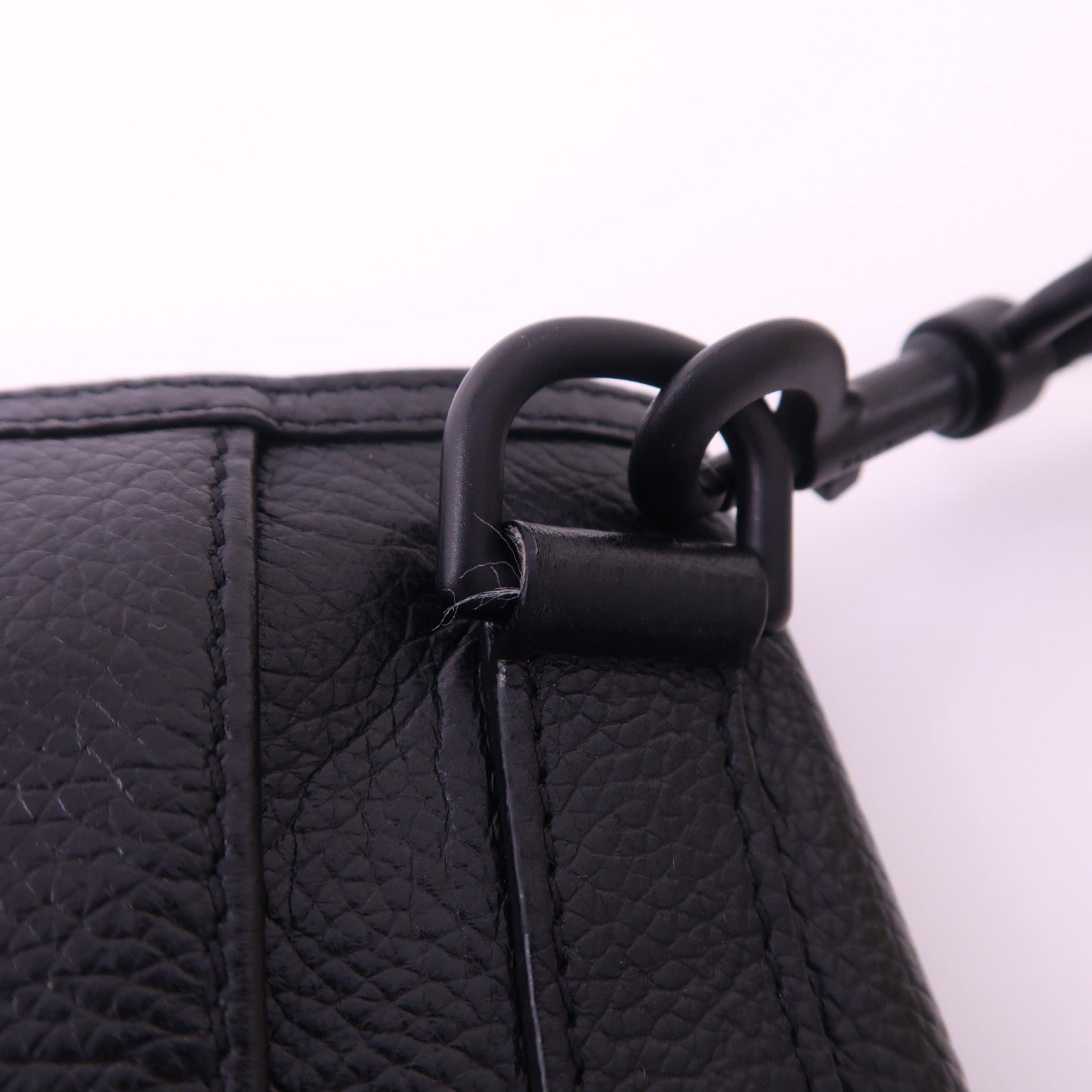 BALENCIAGA 牛皮皮革Explorer Pouch肩背袋