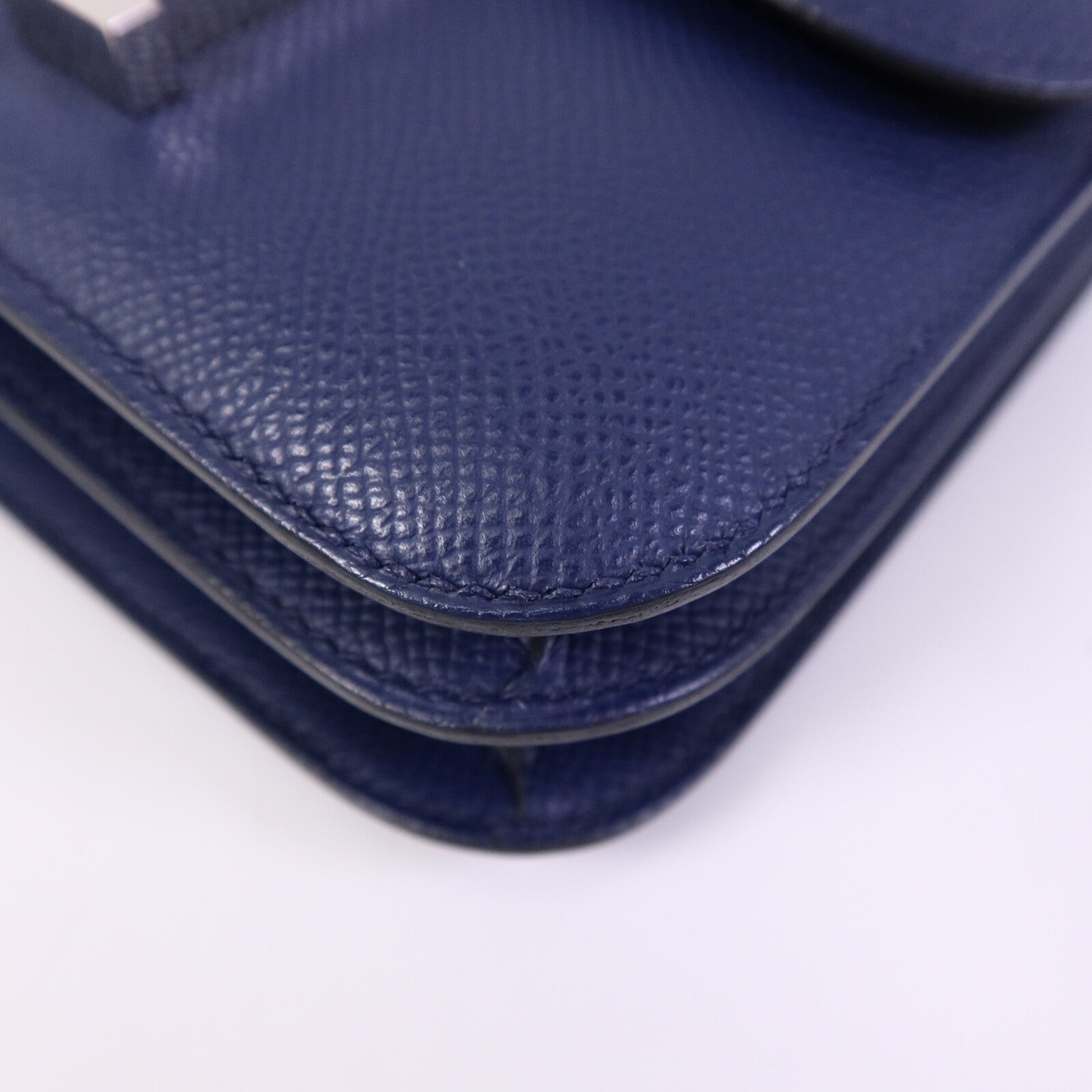 HERMES Epsom皮革Constance Mini銀扣肩背袋Bleu Saphir