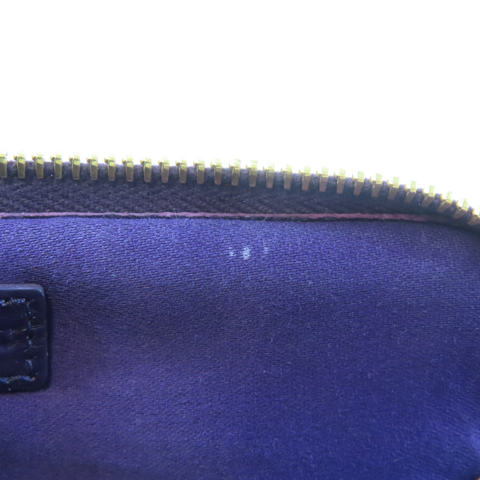Miu Miu 牛皮皮革Pouch金扣手拿包紫色