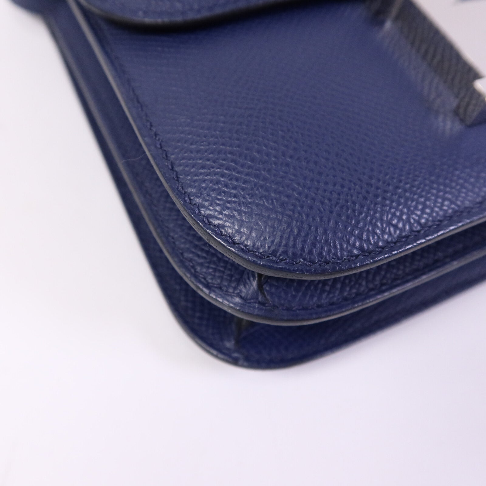 HERMES Epsom皮革Constance Mini銀扣肩背袋Bleu Saphir