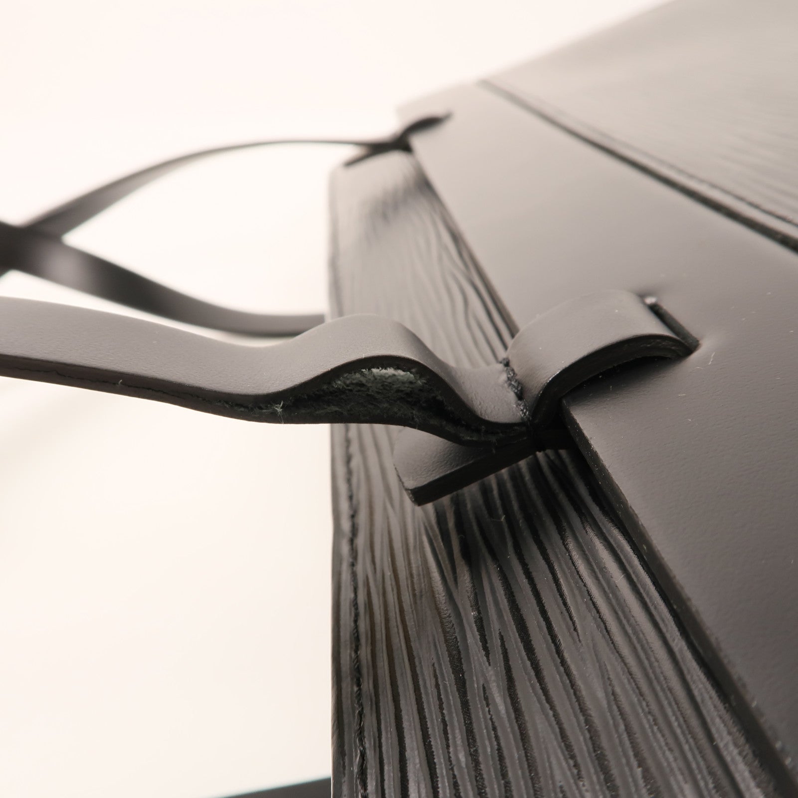 LOUIS VUITTON 【激減優惠】Epi Croistte PM金扣手挽袋