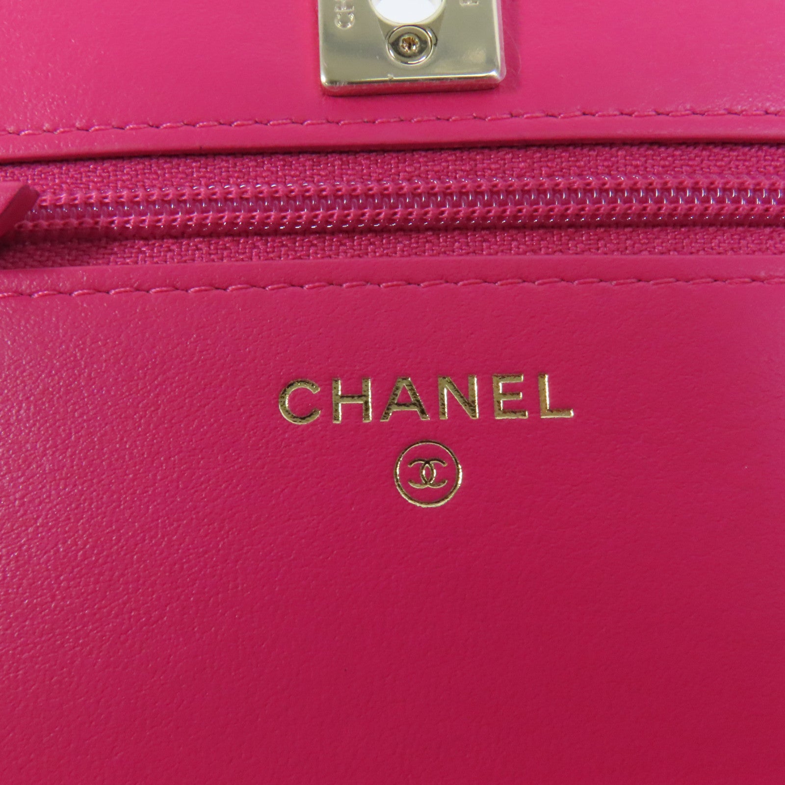 CHANEL 天鵝絨WOC Wallet On Chain金扣鏈帶肩背袋