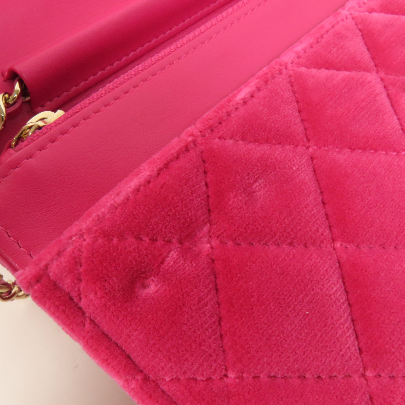 CHANEL 天鵝絨WOC Wallet On Chain金扣鏈帶肩背袋