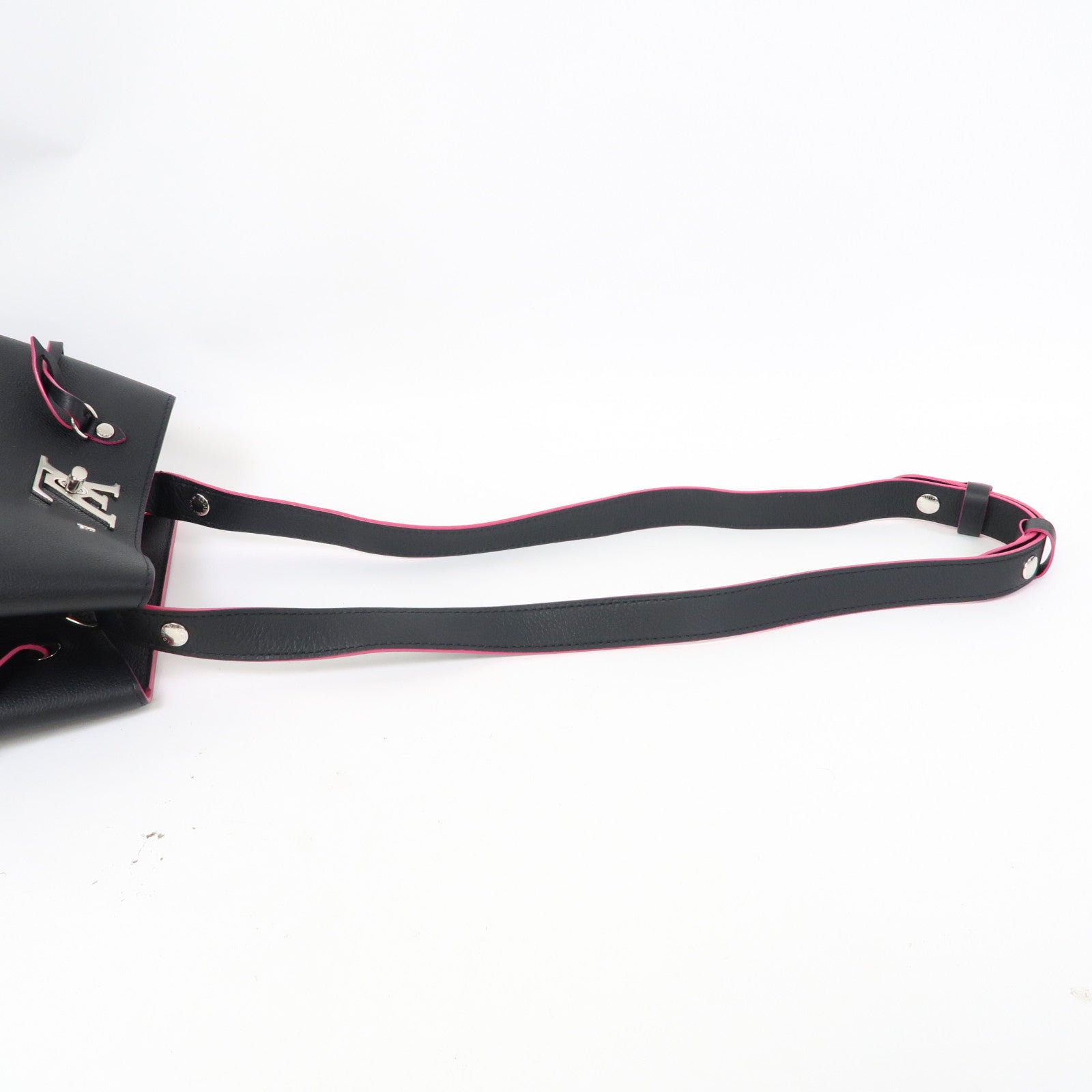 LOUIS VUITTON 牛皮皮革Lockme Bucket銀扣肩背袋黑色