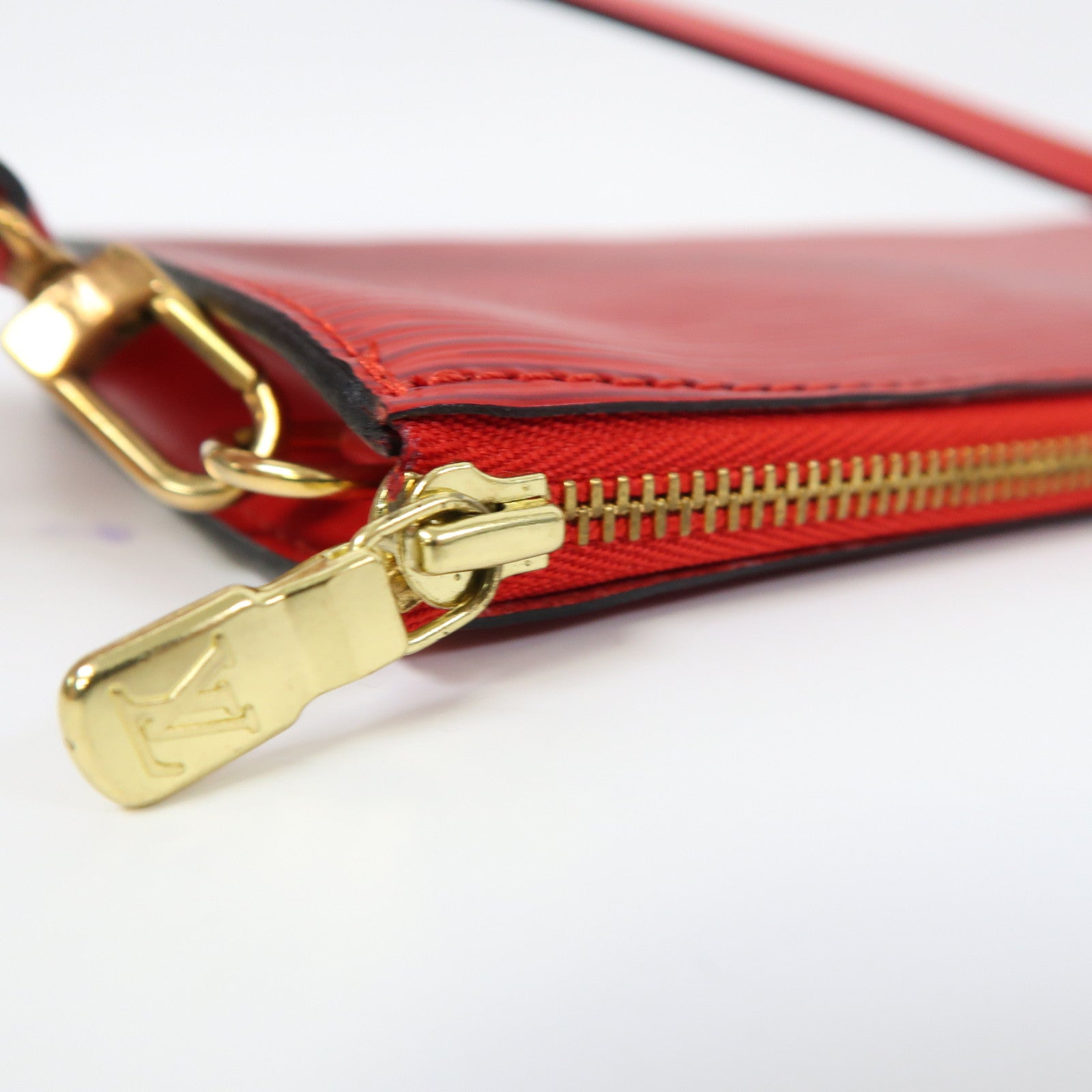 LOUIS VUITTON Epi Pochette Accessories金扣手拿包紅色