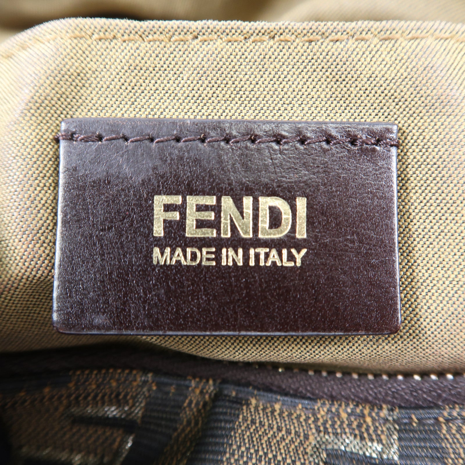 FENDI 帆布Shoulder Bag金扣肩背袋