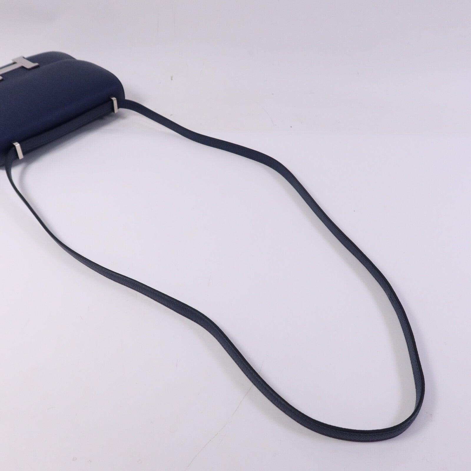 HERMES Epsom皮革Constance Mini銀扣肩背袋Bleu Saphir