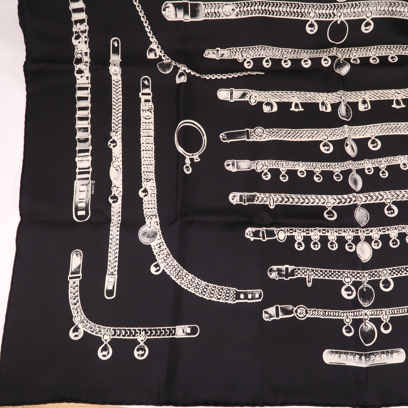 HERMES Scarf 90X90 Silk Black White