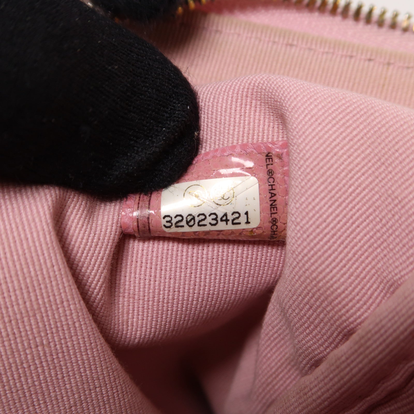 CHANEL 牛皮皮革Pouch金扣手拿包
