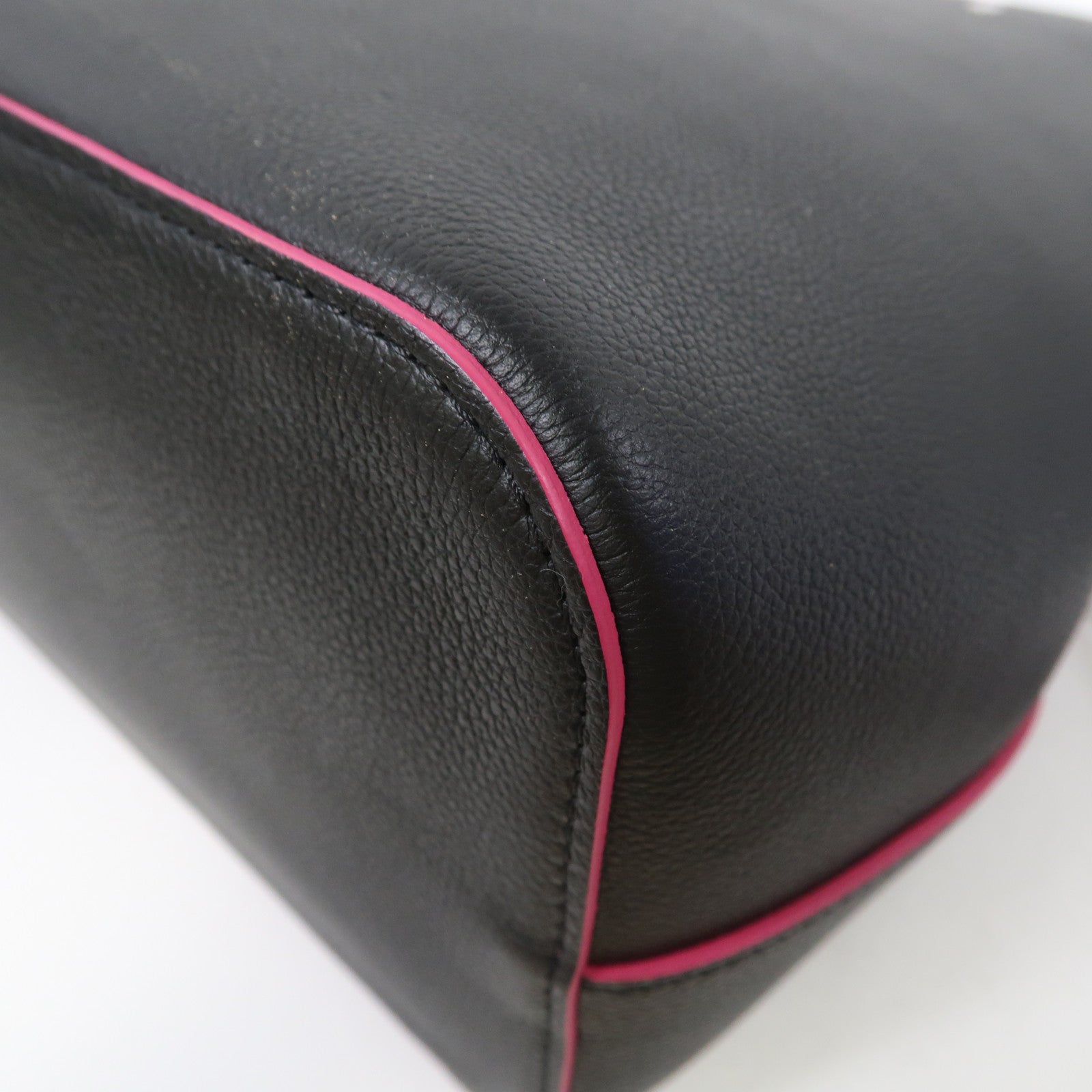 LOUIS VUITTON 牛皮皮革Lockme Bucket銀扣肩背袋黑色