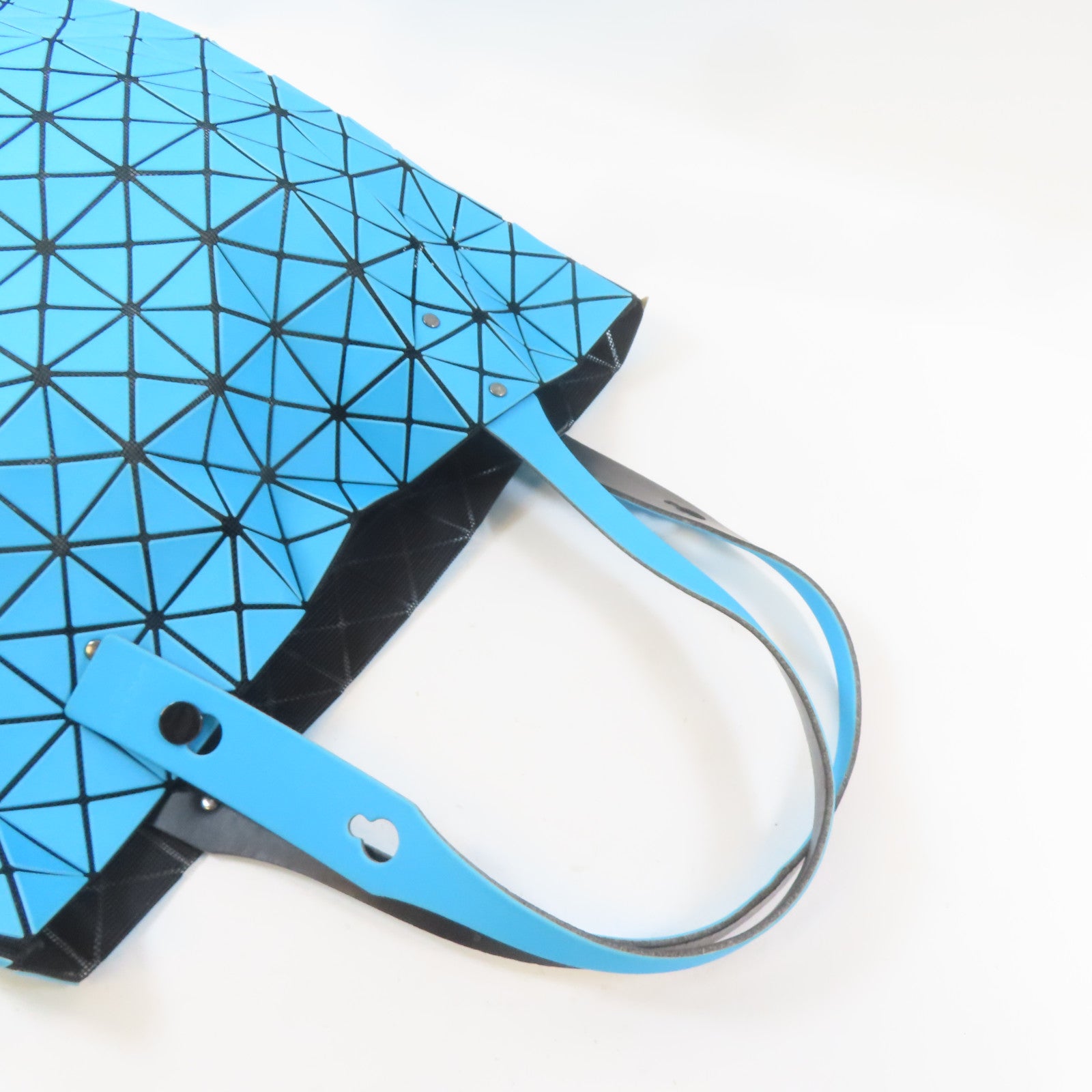BAO BAO ISSEYMIYAKE PVC Tote Bag黑扣手挽袋藍色