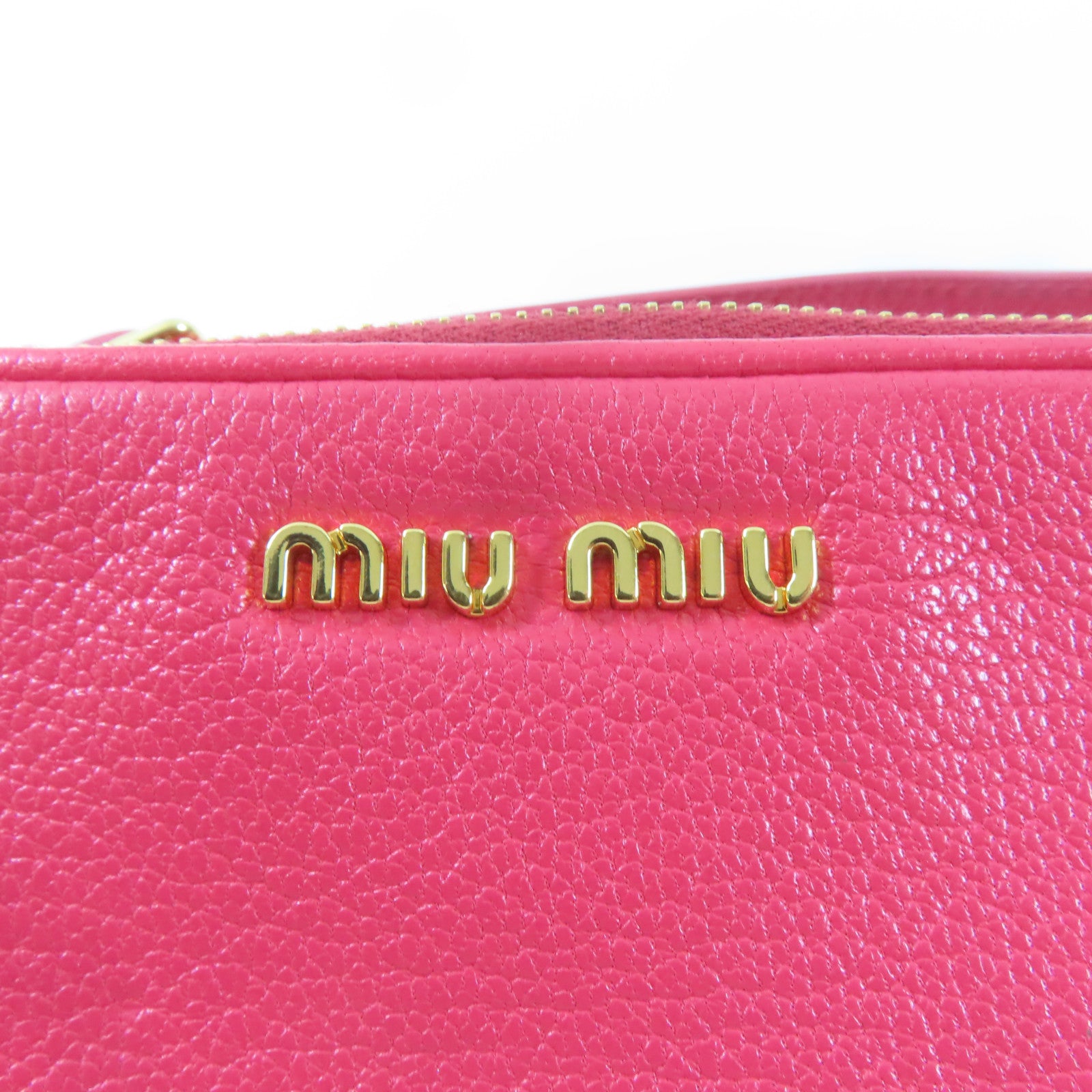 Miu Miu 牛皮皮革Pouch金扣手拿包粉紅色