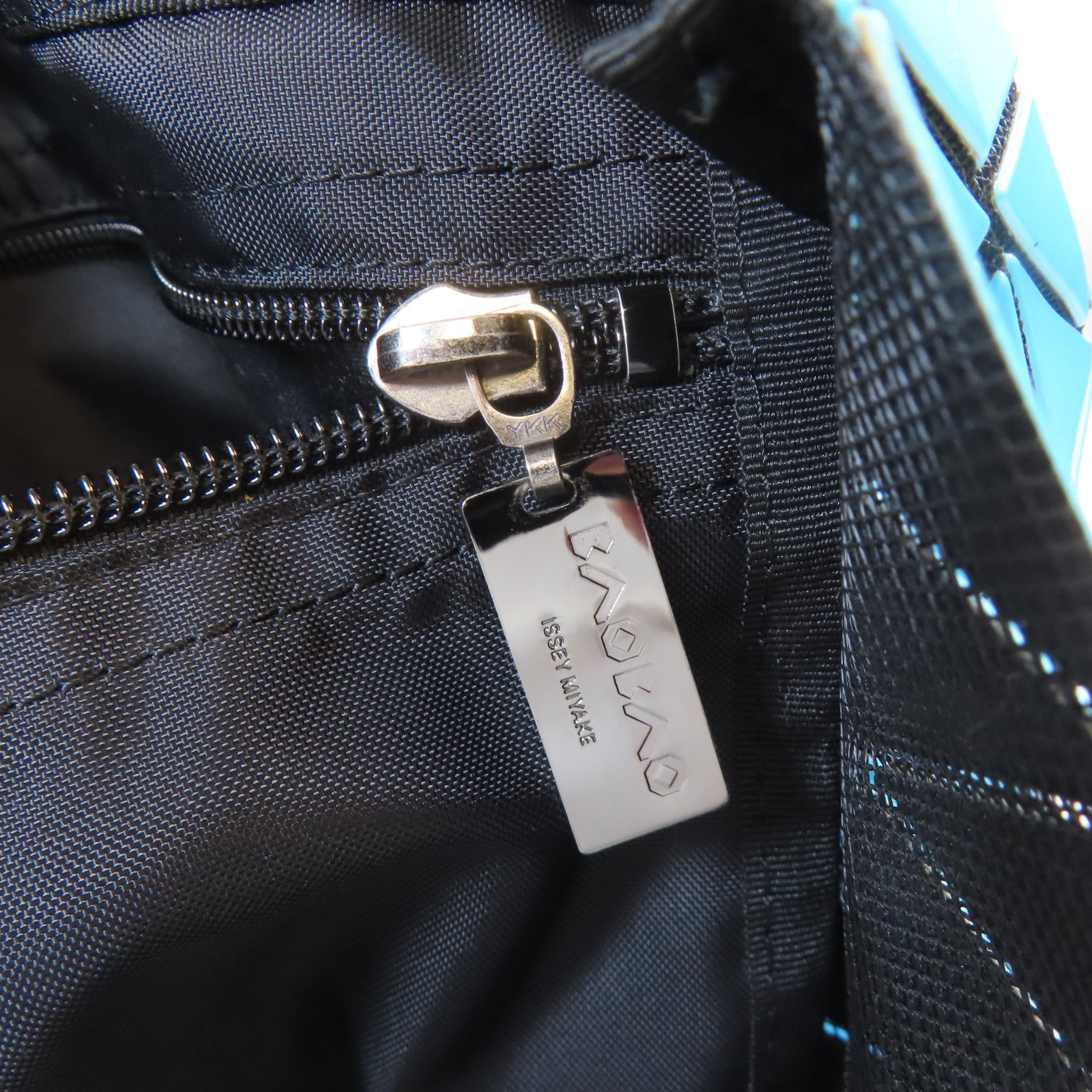 BAO BAO ISSEYMIYAKE PVC Tote Bag黑扣手挽袋藍色