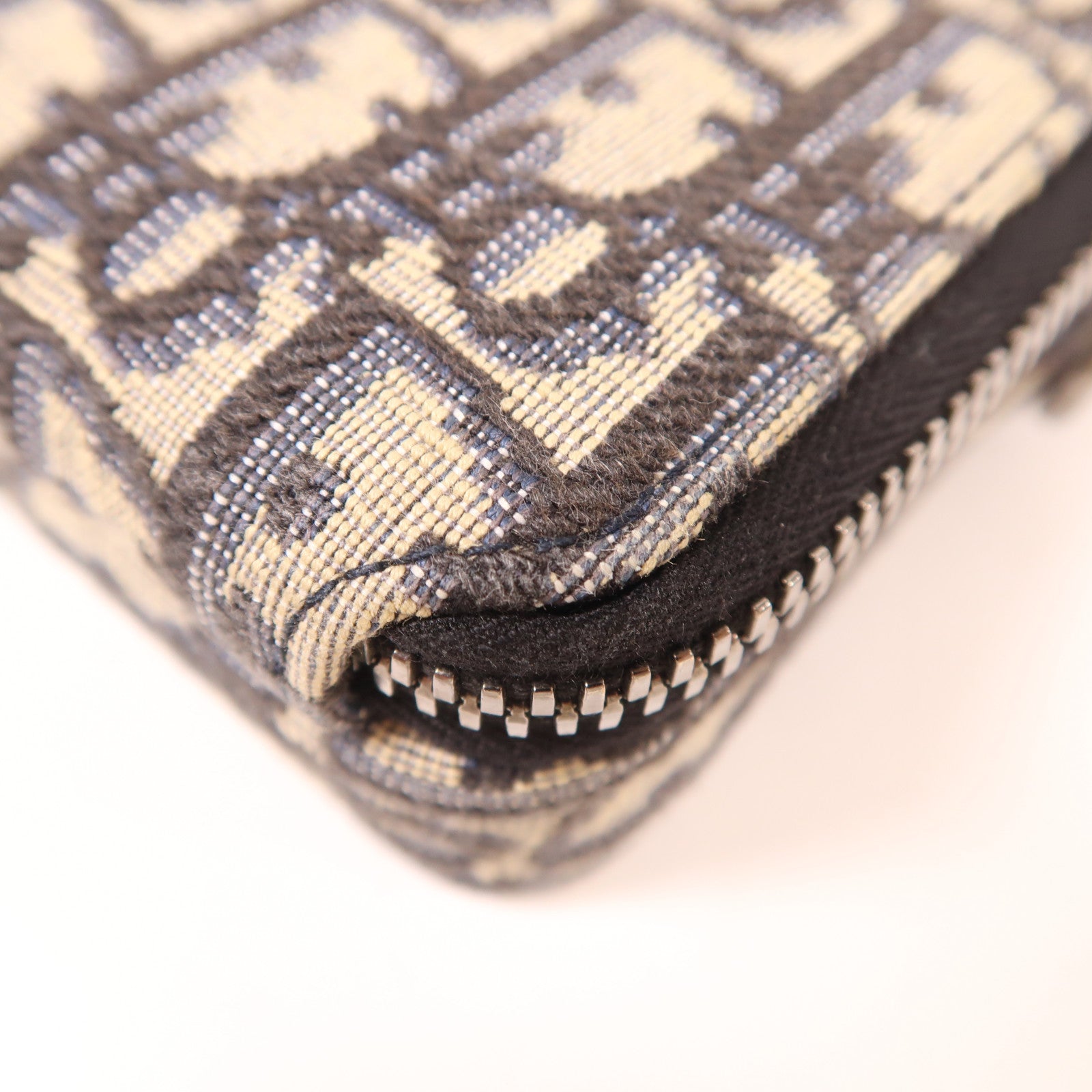 Dior 帆布Zipped Pouch with Strap銀扣肩背袋米色/黑色